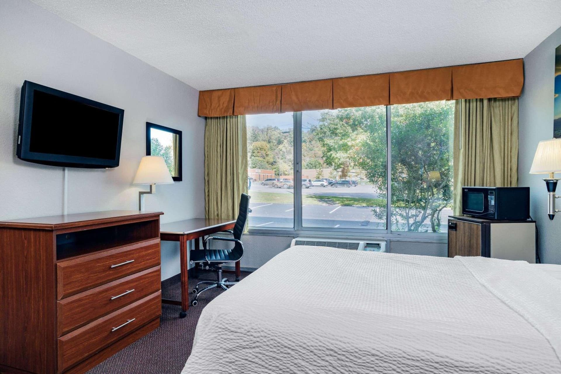 Days Inn by Wyndham Cambridge gallery photo in Cambridge, OH — image 4