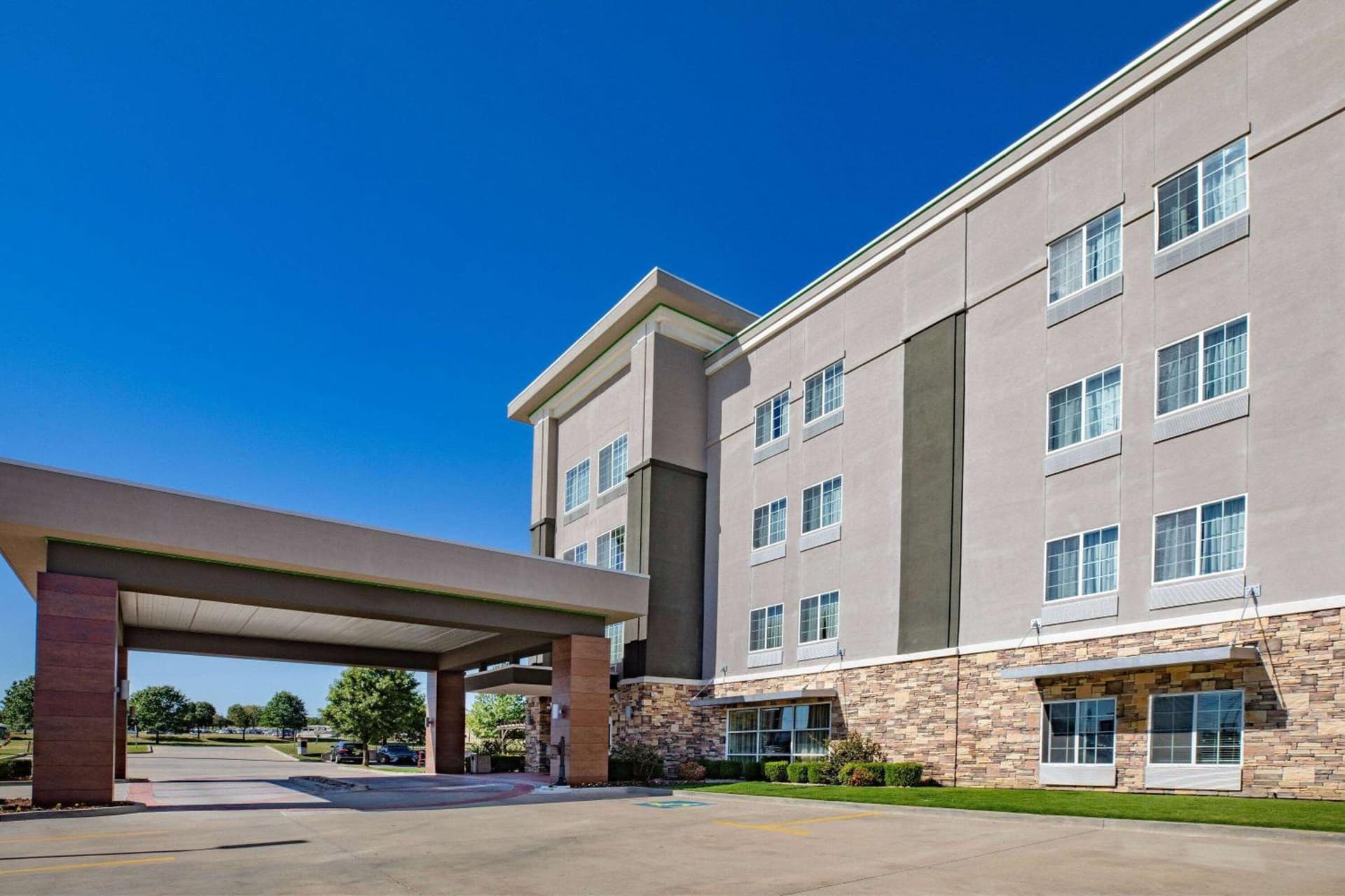 La Quinta by Wyndham Tulsa - Catoosa featured exterior or lobby in Catoosa, OK — similar hotel