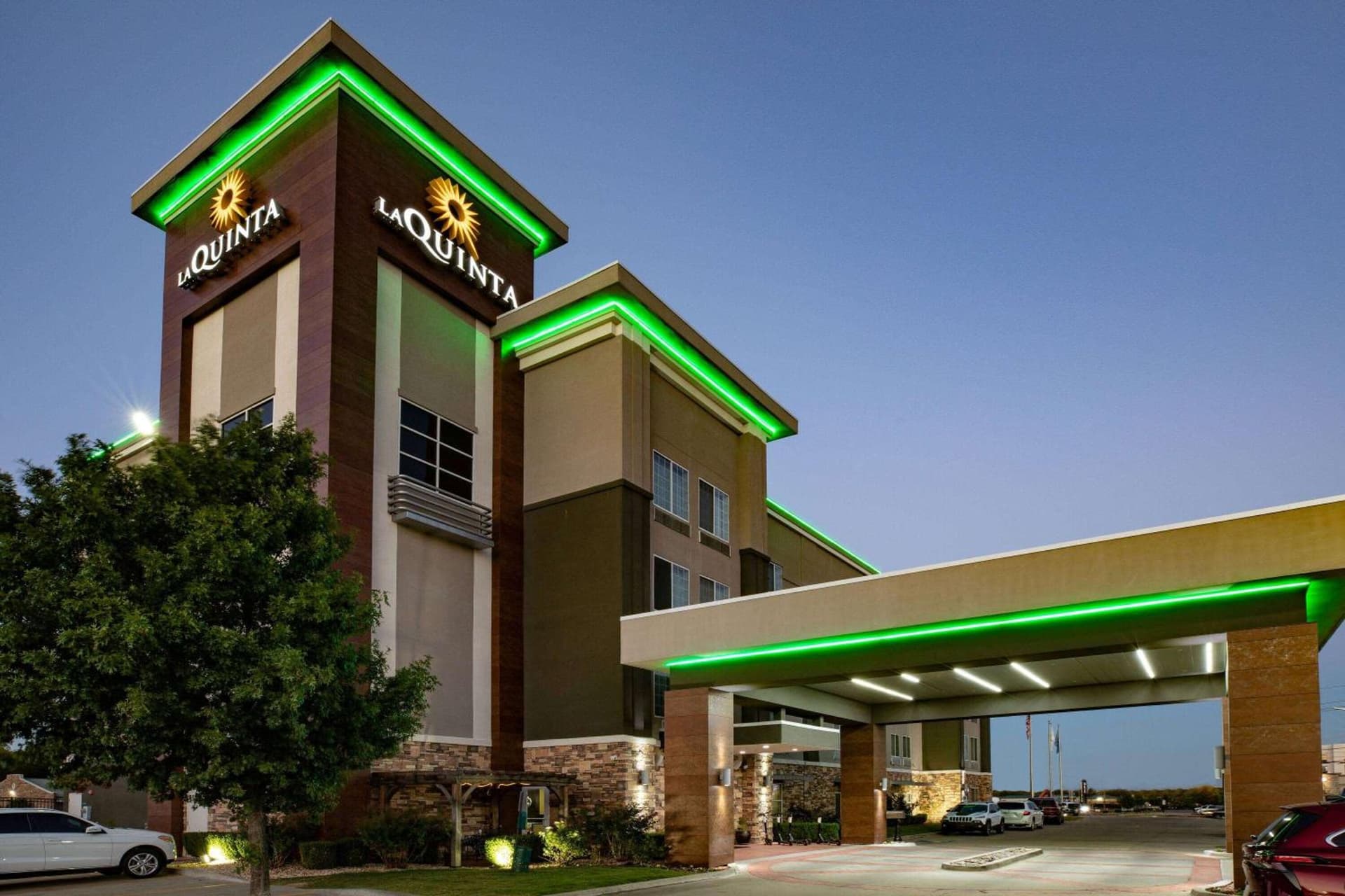 La Quinta by Wyndham Tulsa - Catoosa interior in Catoosa, OK — gallery photo 2