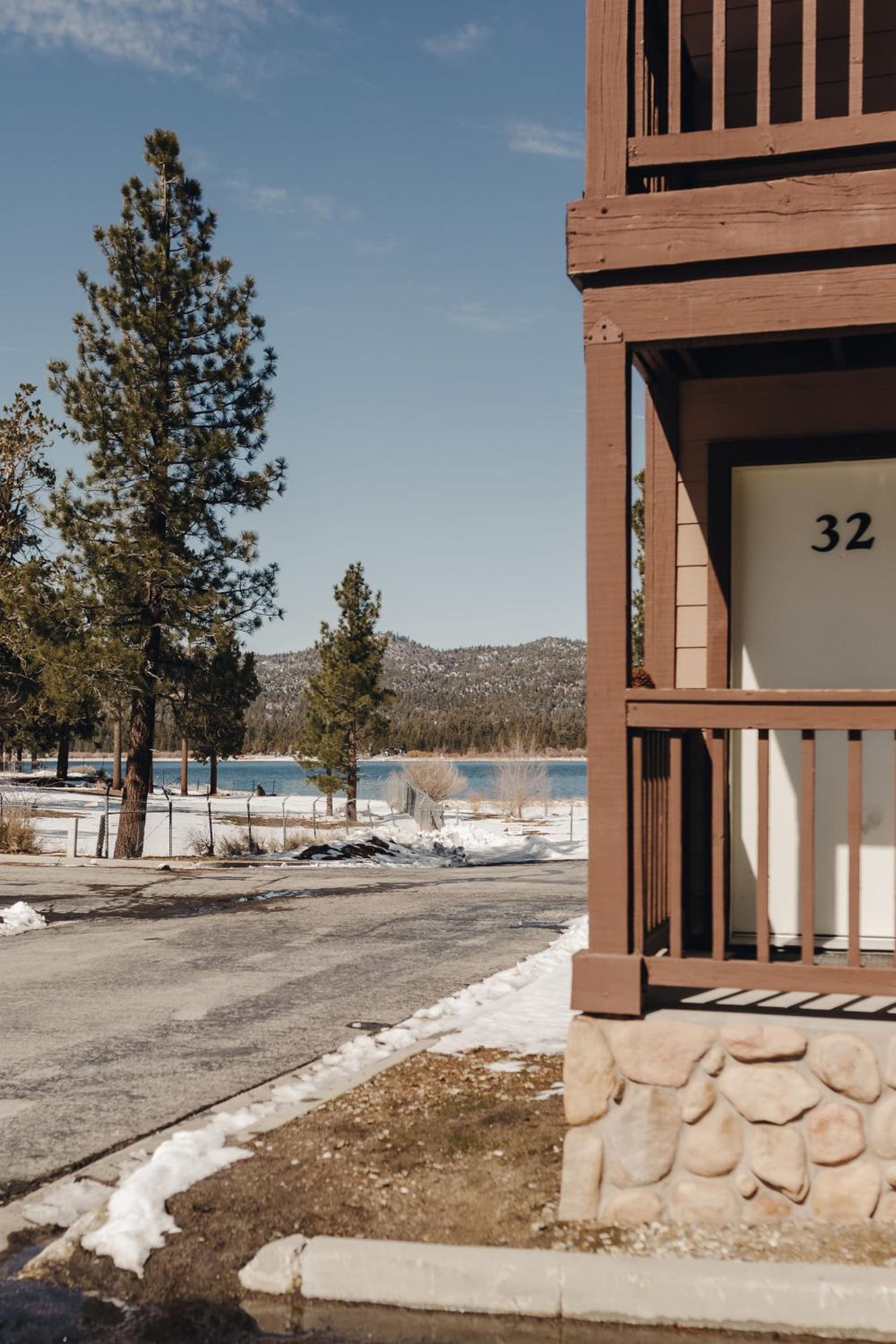 Vintage Lakeside Inn interior in Big Bear Lake, CA — gallery photo 2