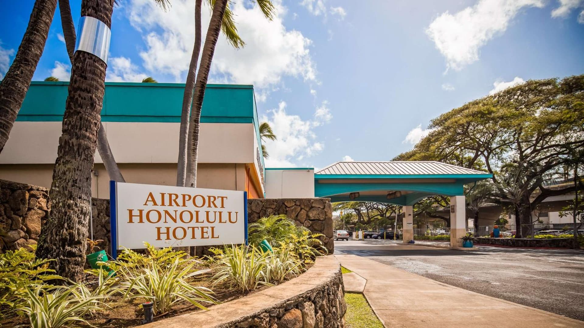 Airport Honolulu Hotel, Trademark Collection by Wyndham property views in Honolulu, HI — gallery photo 3