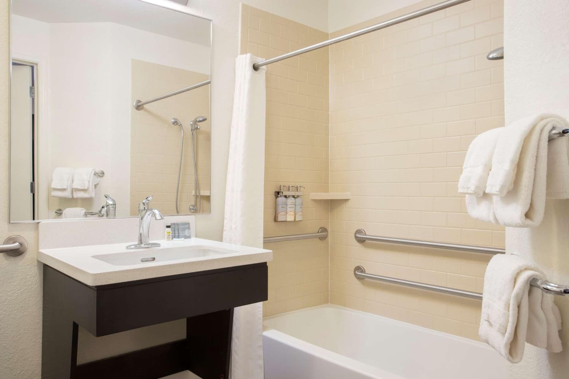Sonesta Simply Suites Somerset gallery photo in Somerset, NJ — image 15
