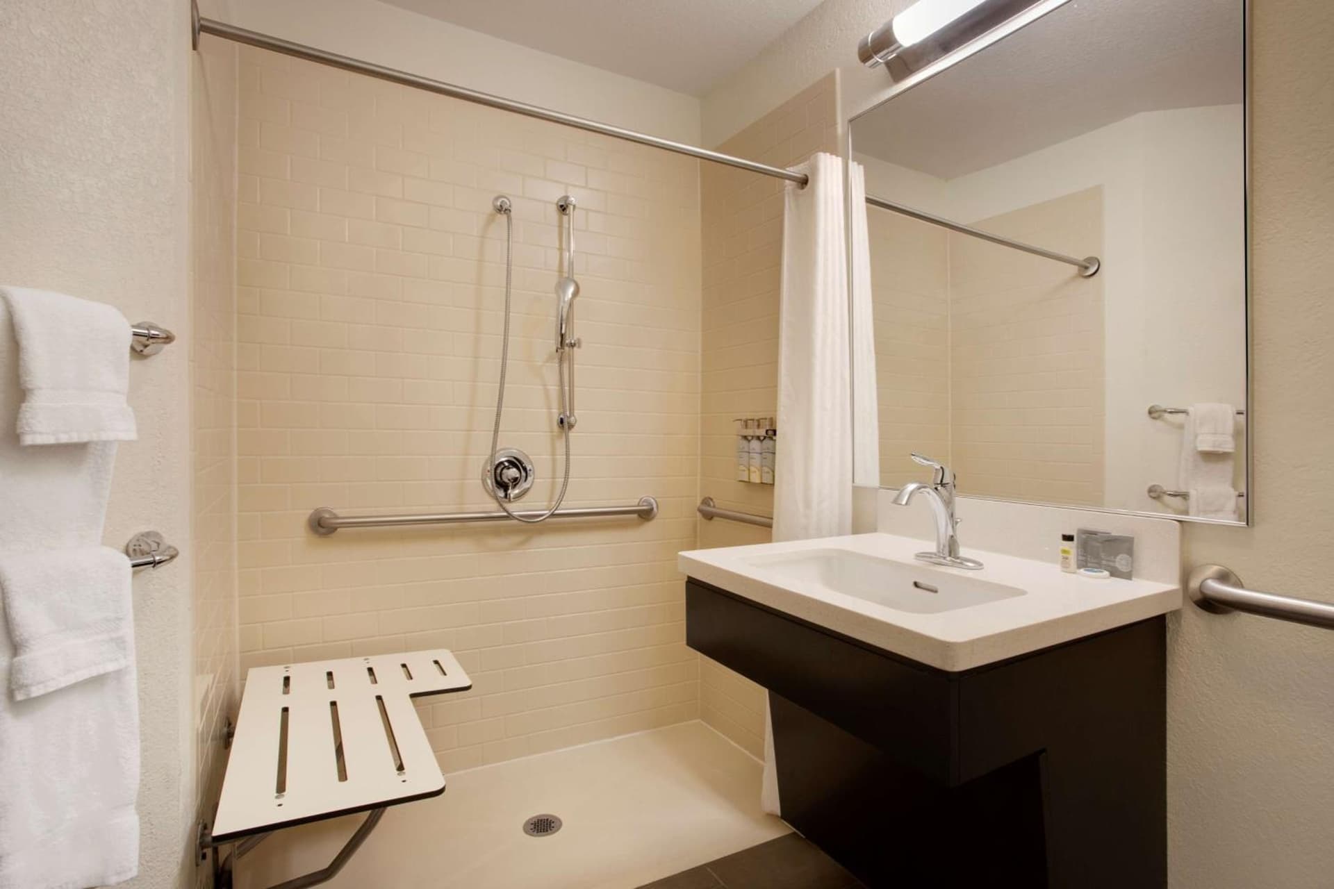 Sonesta Simply Suites Somerset gallery photo in Somerset, NJ — image 18