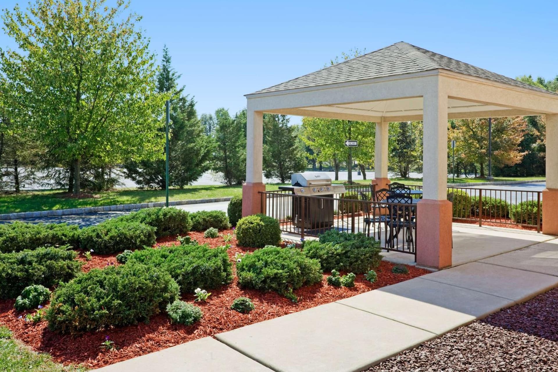 Sonesta Simply Suites Somerset gallery photo in Somerset, NJ — image 6
