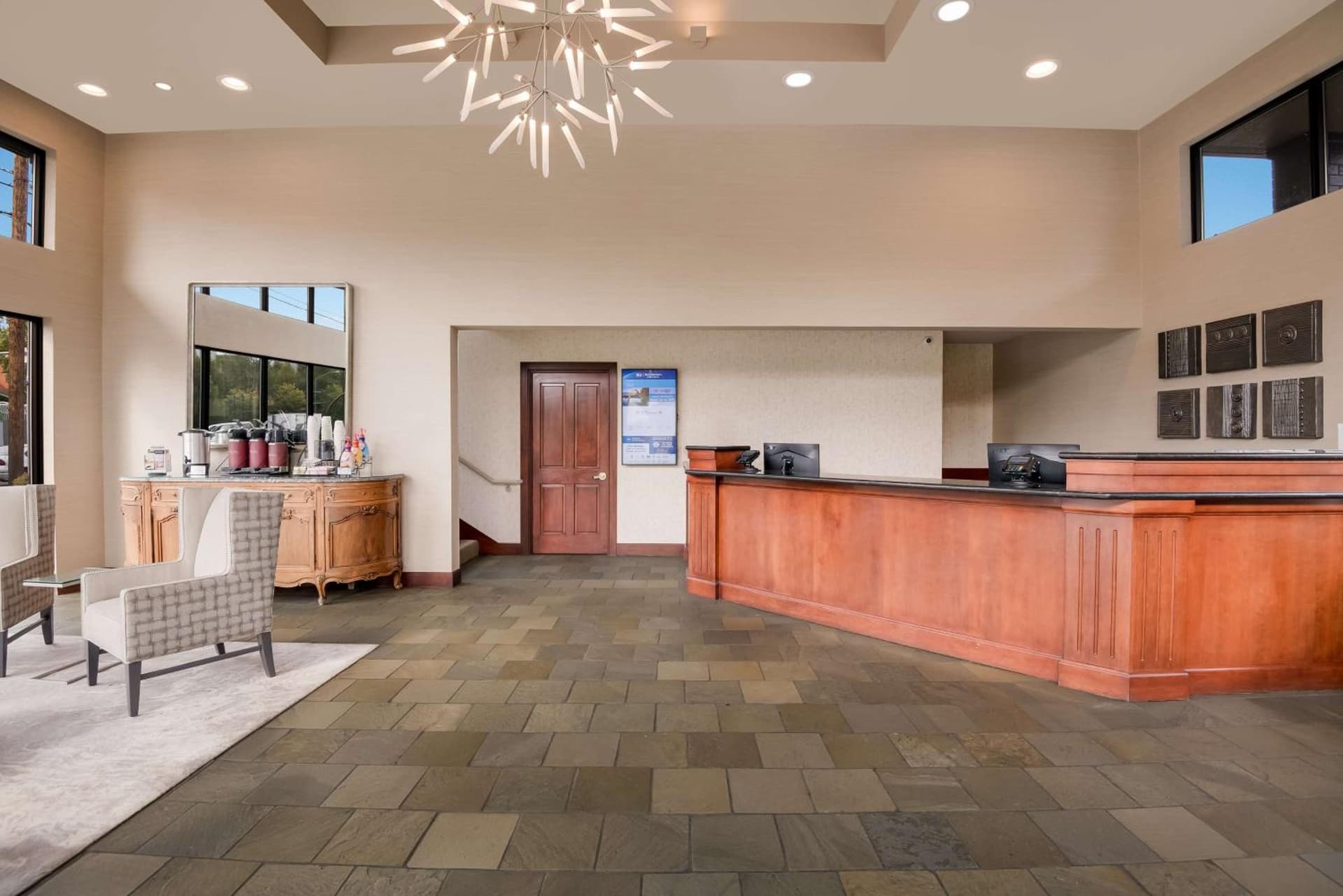 Best Western New Oregon Motel interior in Eugene, OR — gallery photo 2