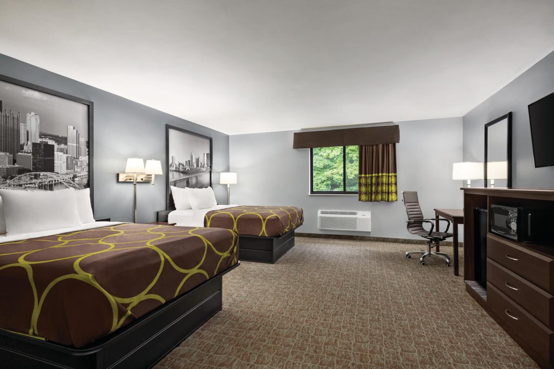 Super 8 by Wyndham Grove City gallery photo in Grove City, PA — image 11