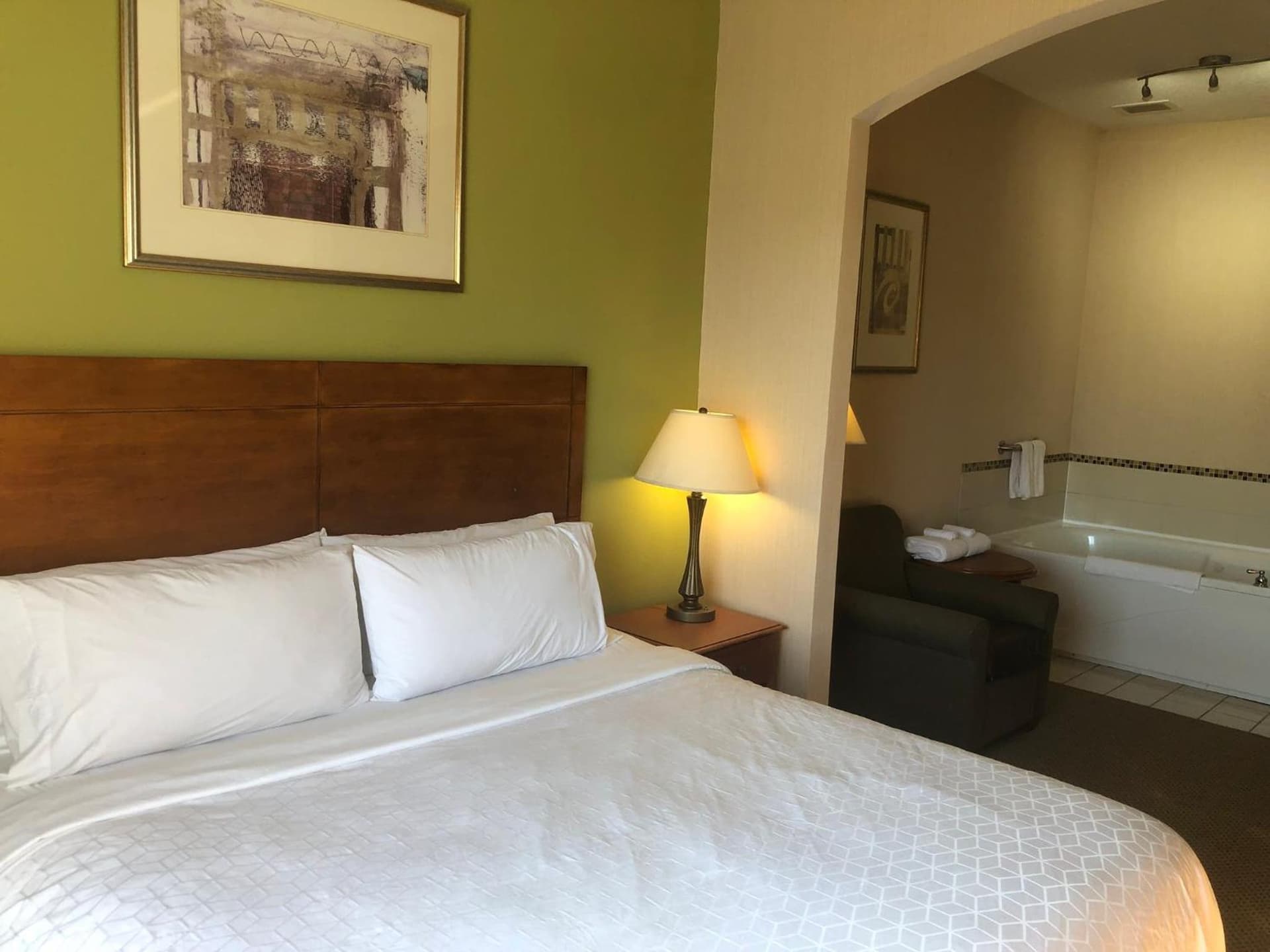 Holiday Inn Express Hotel & Suites Howell by IHG gallery photo in Howell, MI — image 5