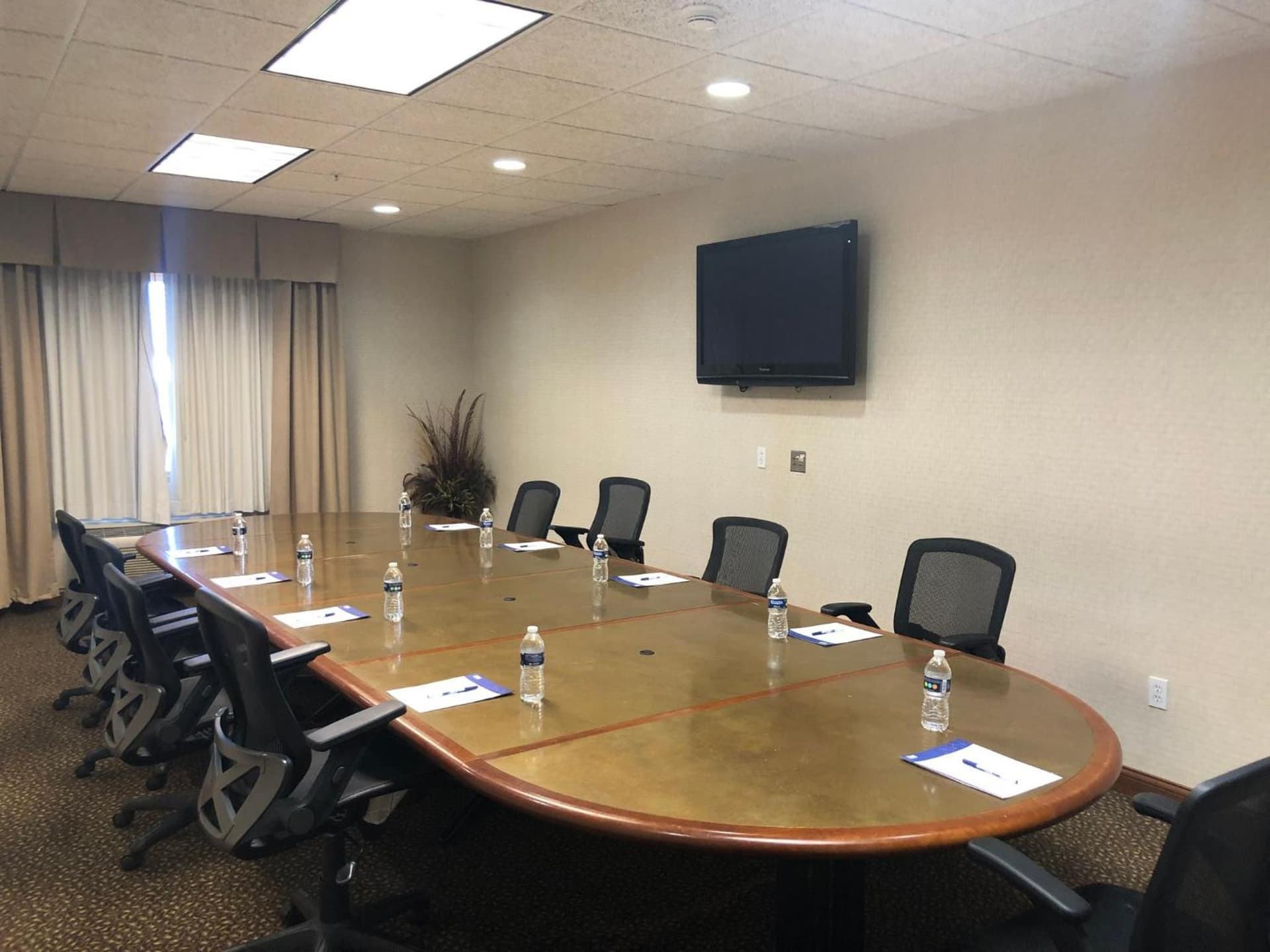 Holiday Inn Express Hotel & Suites Howell by IHG gallery photo in Howell, MI — image 20