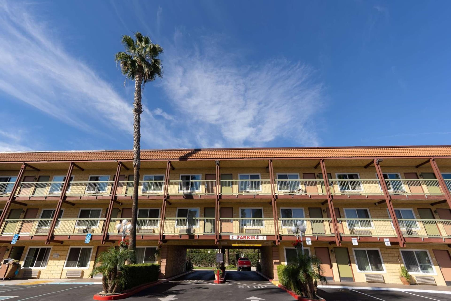 Super 8 by Wyndham Anaheim/Disneyland Drive interior in Anaheim, CA — gallery photo 2