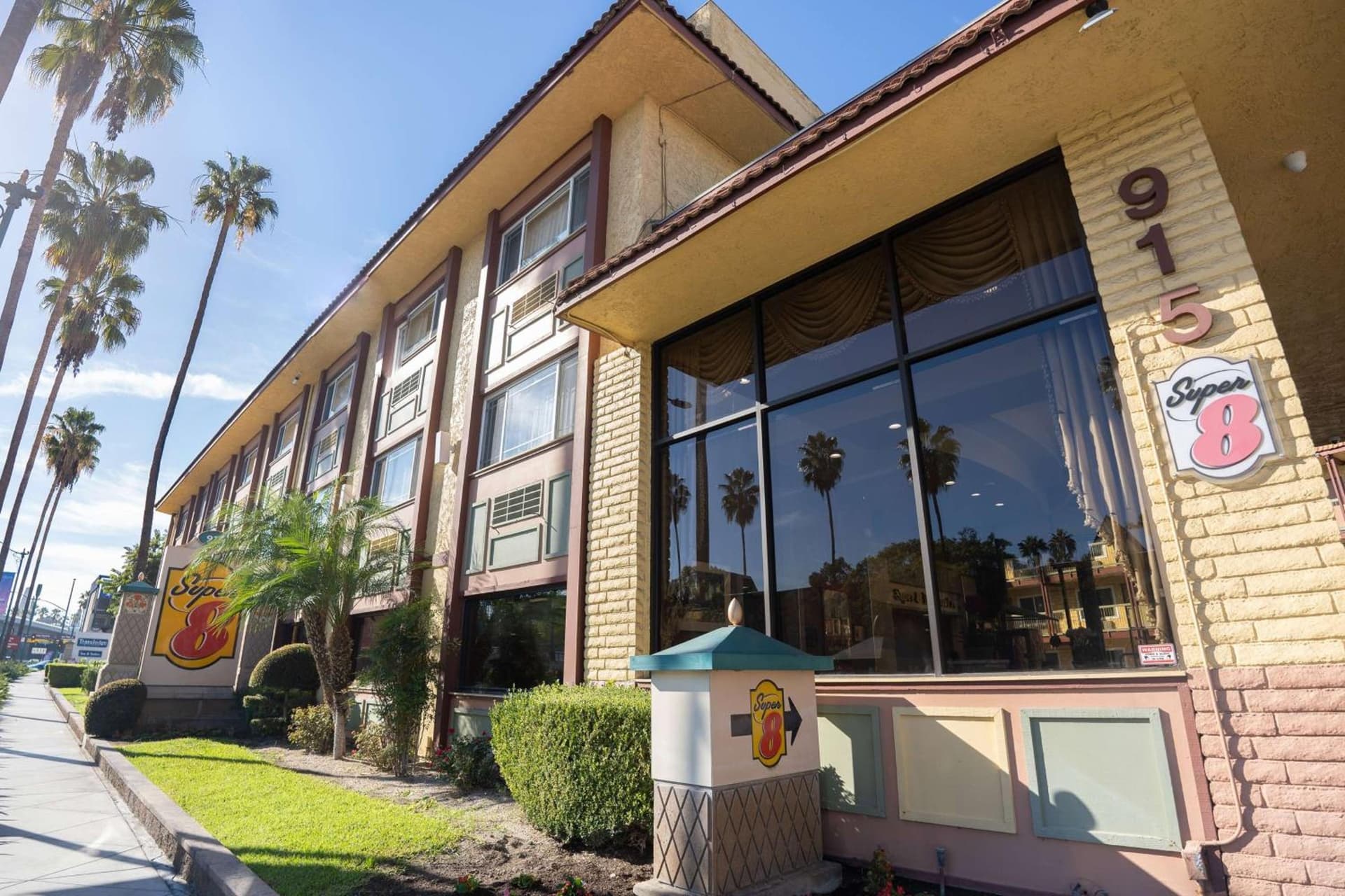 Super 8 by Wyndham Anaheim/Disneyland Drive property views in Anaheim, CA — gallery photo 3