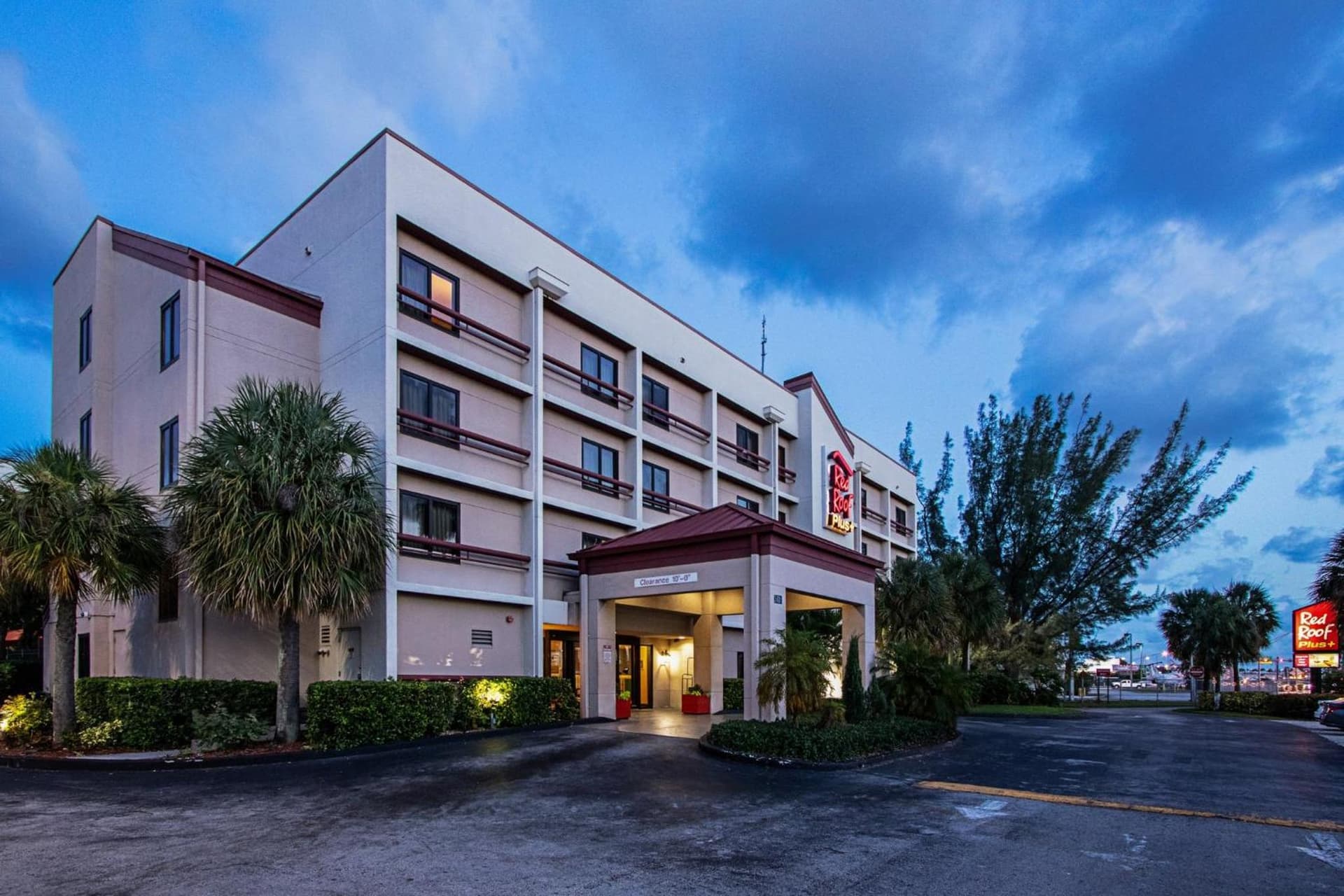 Red Roof Inn PLUS Miami Airport gallery photo in Miami, FL — image 27