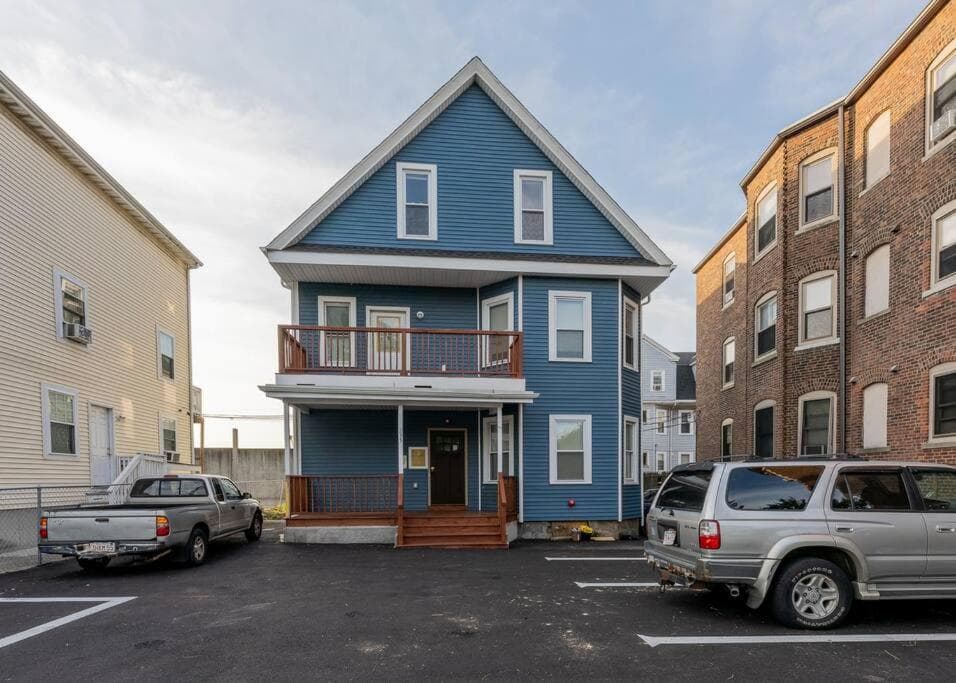 233-1 4BR Boston - Cozy Apt near MBTA Station featured exterior or lobby in Boston, MA — similar hotel