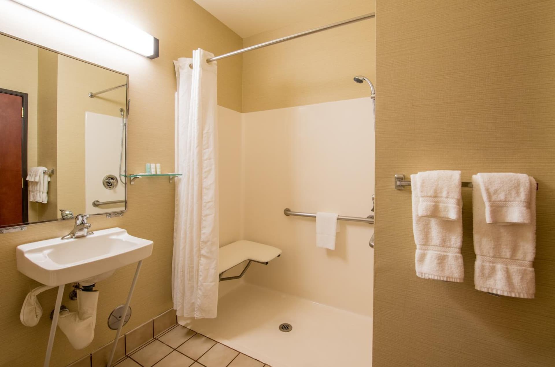 Comfort Suites Springfield-Eugene gallery photo in Springfield, OR — image 9