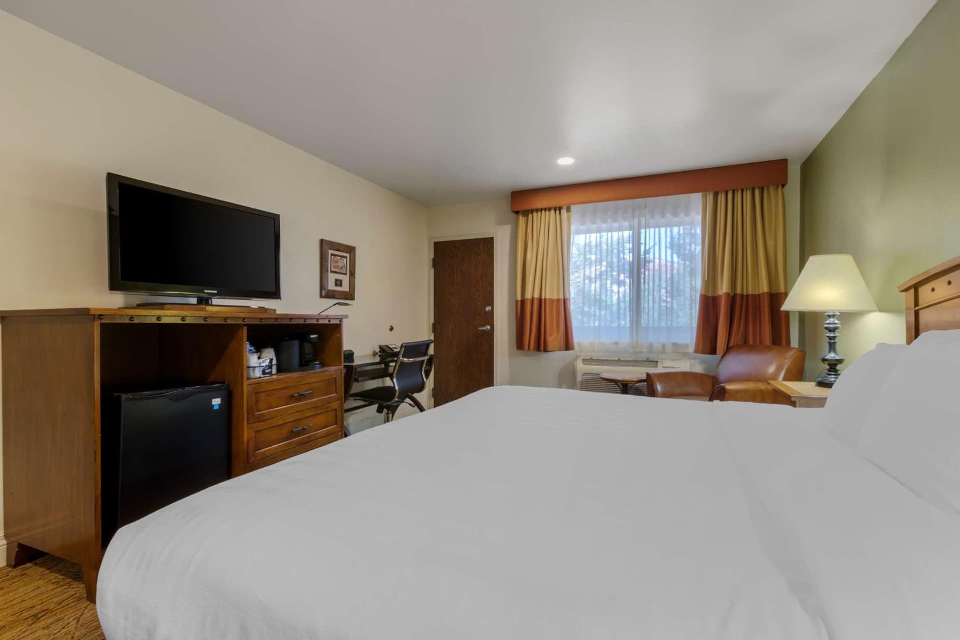 Best Western Red Hills property views in Kanab, UT — gallery photo 3