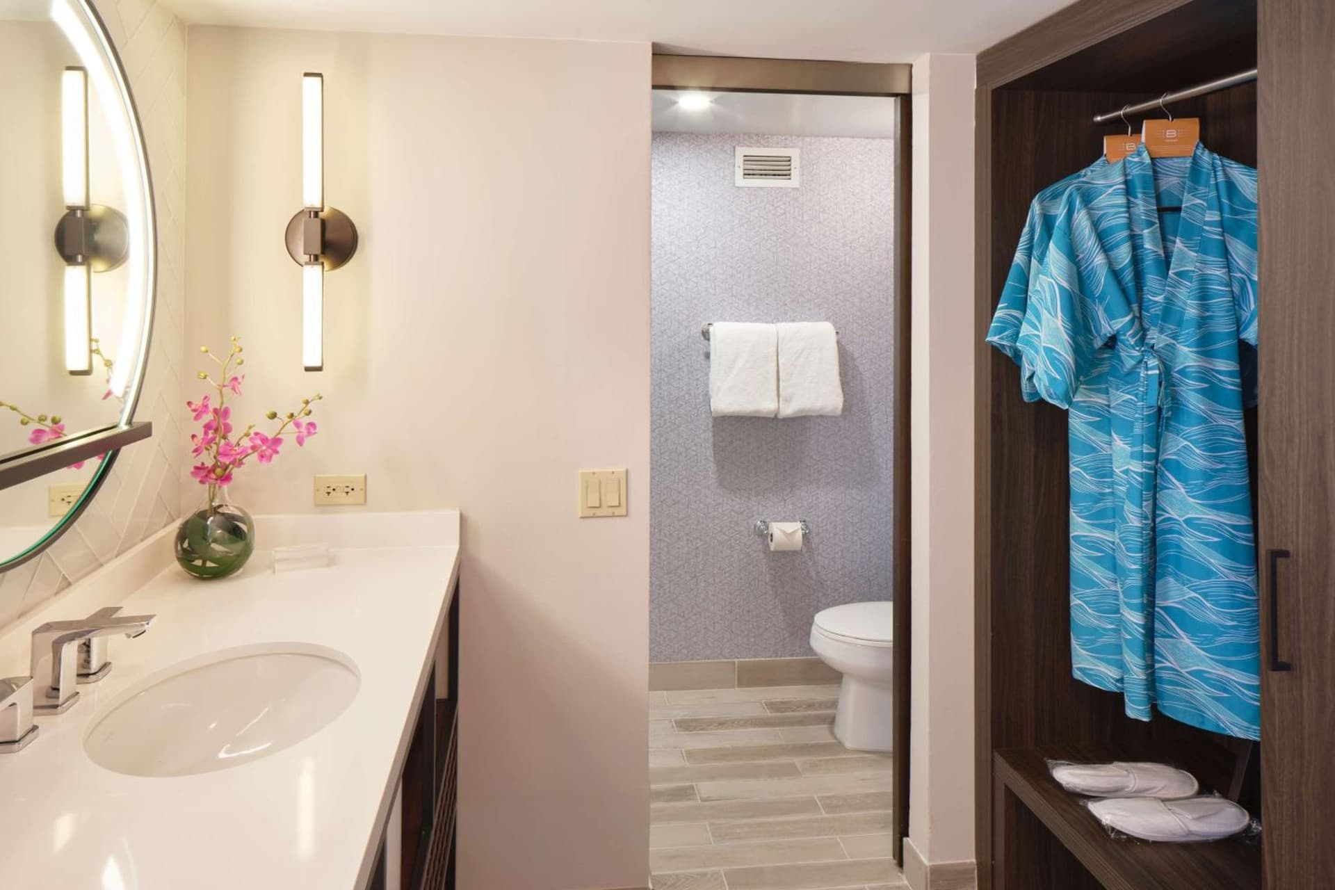 OUTRIGGER Waikiki Beachcomber Hotel gallery photo in Honolulu, HI — image 114