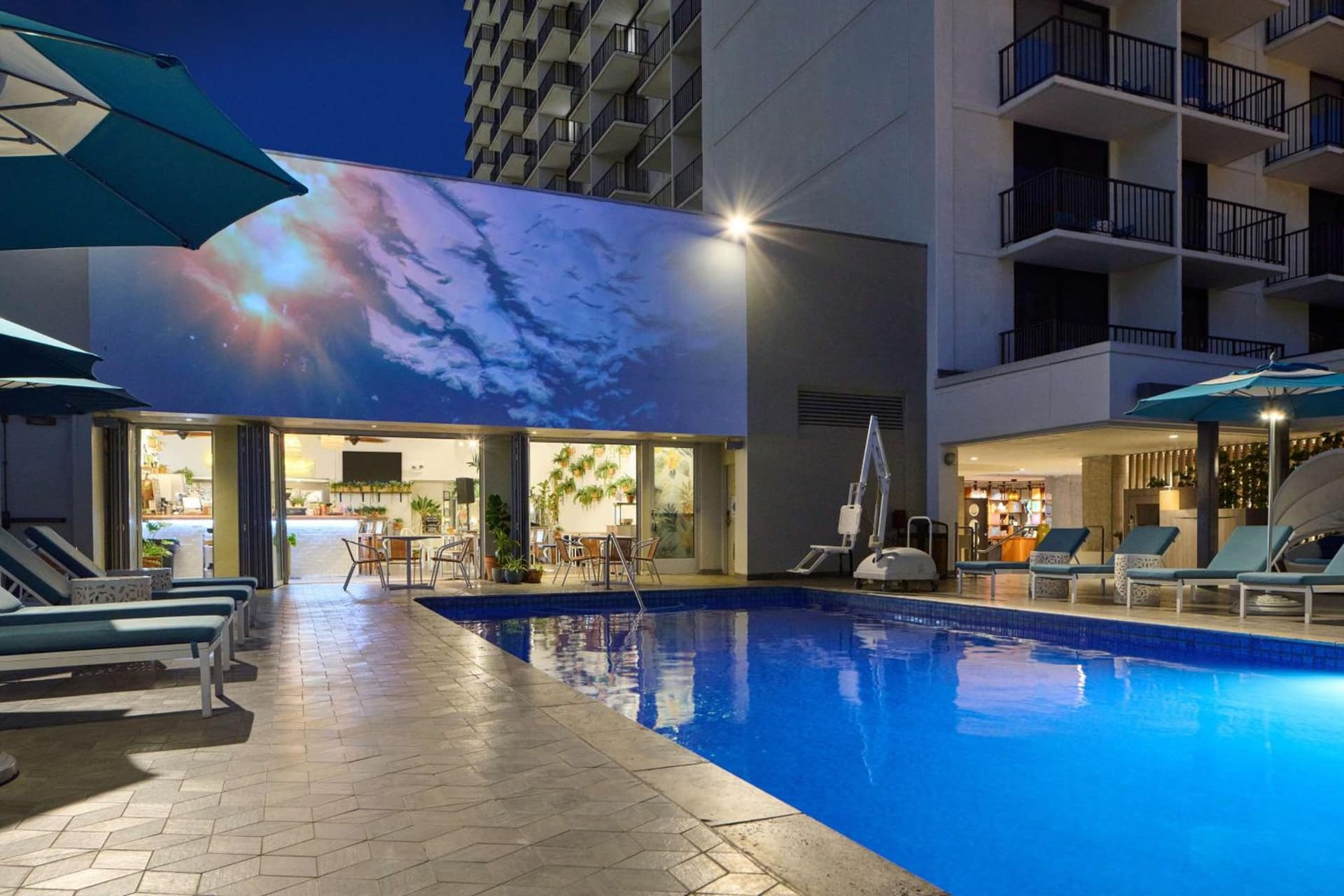 OUTRIGGER Waikiki Beachcomber Hotel gallery photo in Honolulu, HI — image 74