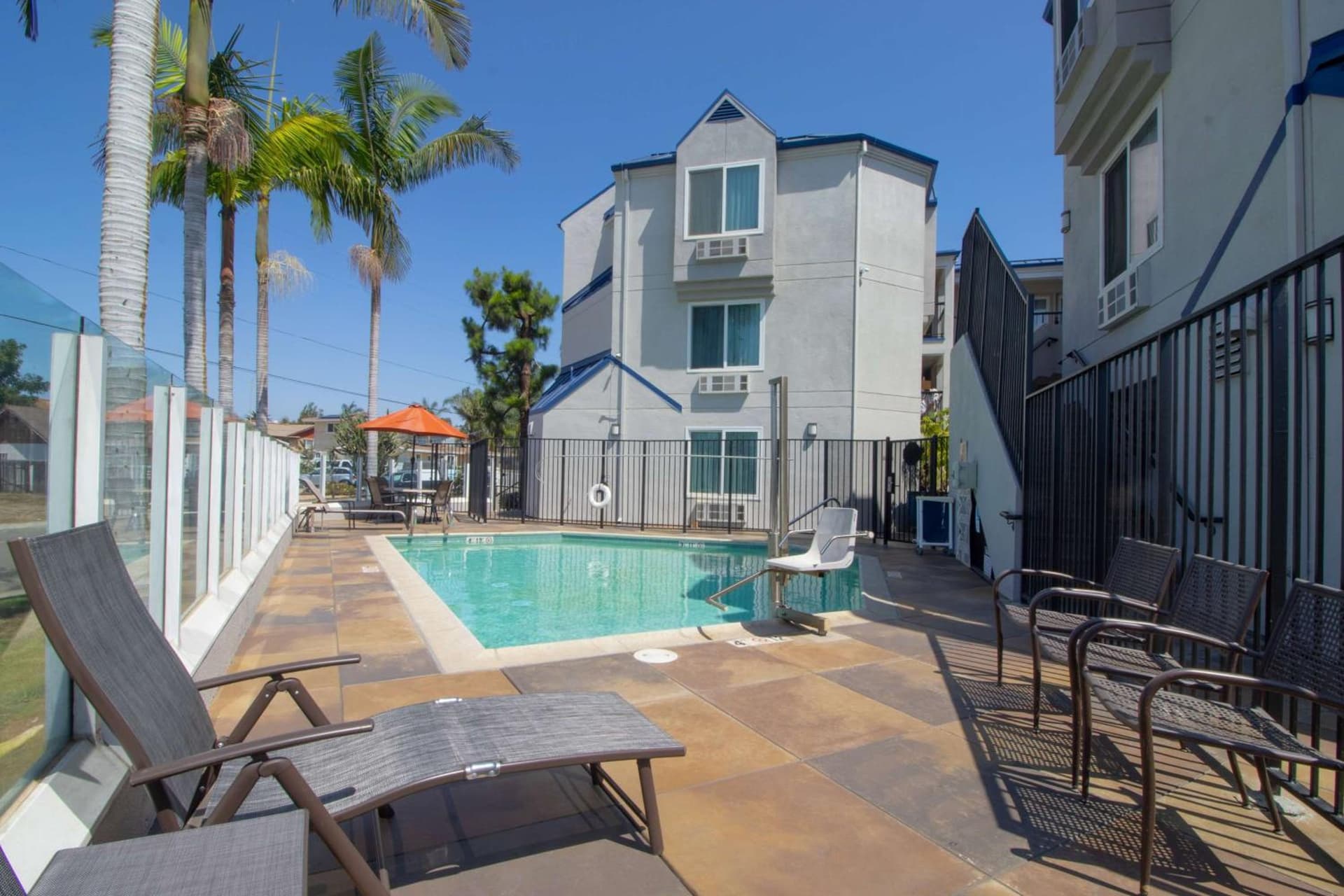 Days Inn by Wyndham Carlsbad gallery photo in Carlsbad, CA — image 19