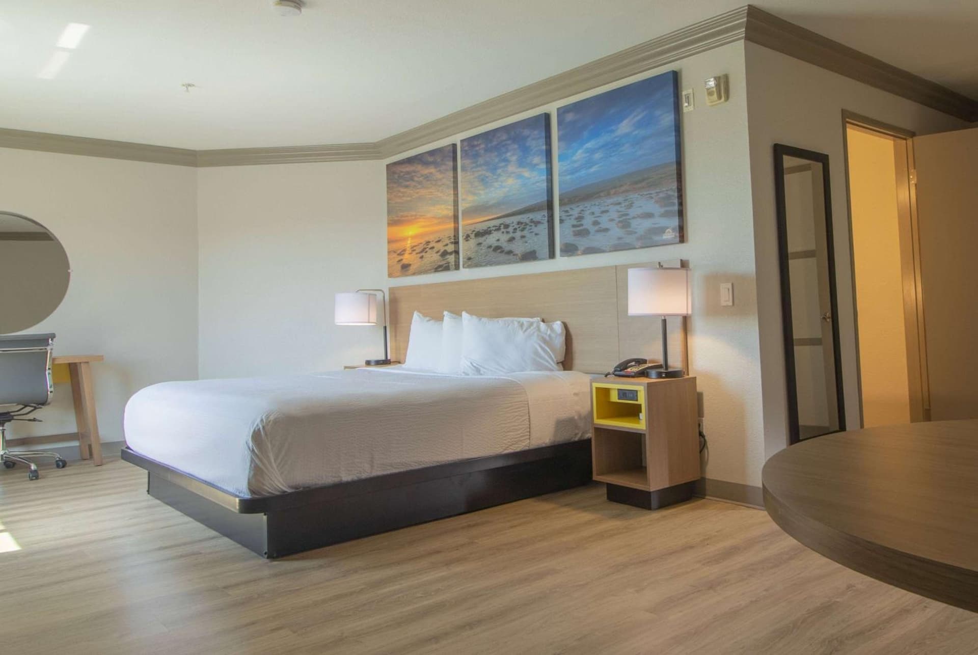 Days Inn by Wyndham Carlsbad gallery photo in Carlsbad, CA — image 34