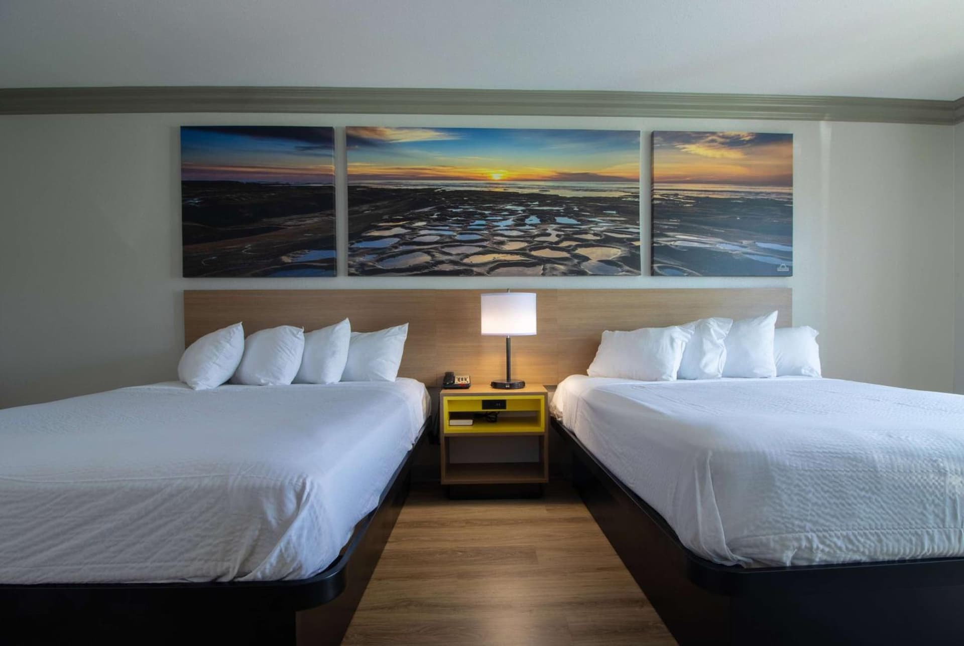 Days Inn by Wyndham Carlsbad gallery photo in Carlsbad, CA — image 6