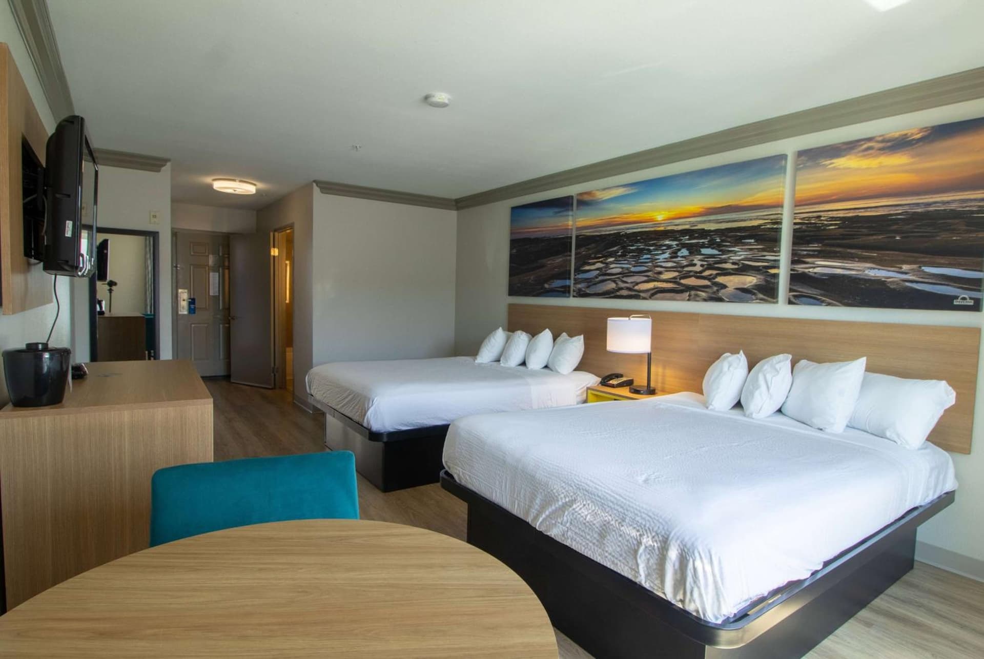 Days Inn by Wyndham Carlsbad gallery photo in Carlsbad, CA — image 13