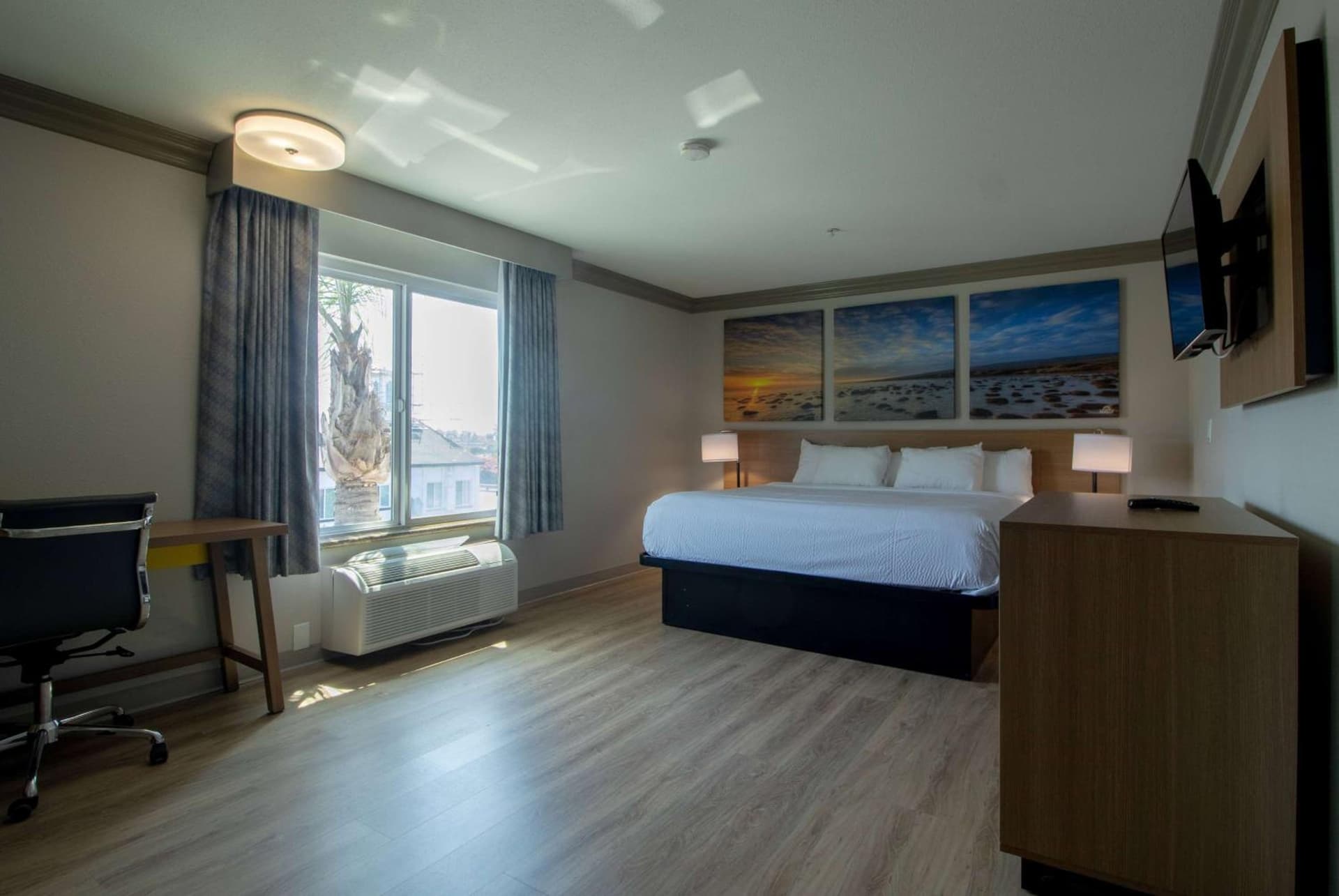 Days Inn by Wyndham Carlsbad gallery photo in Carlsbad, CA — image 21