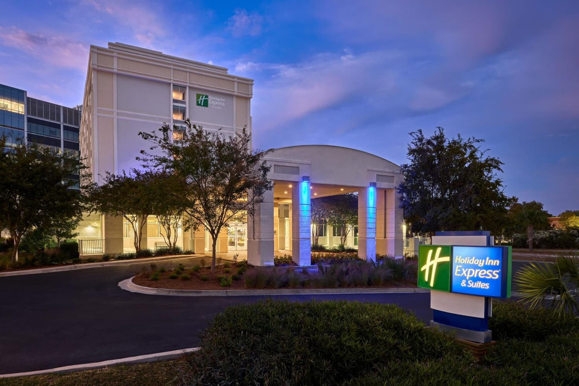 Holiday Inn Express & Suites Charleston DWTN - Medical CTR by IHG gallery photo in Charleston, SC — image 7