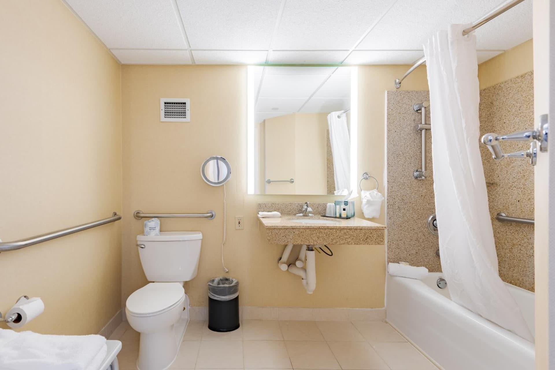 Wyndham Omaha Hotel - West Dodge gallery photo in Omaha, NE — image 9