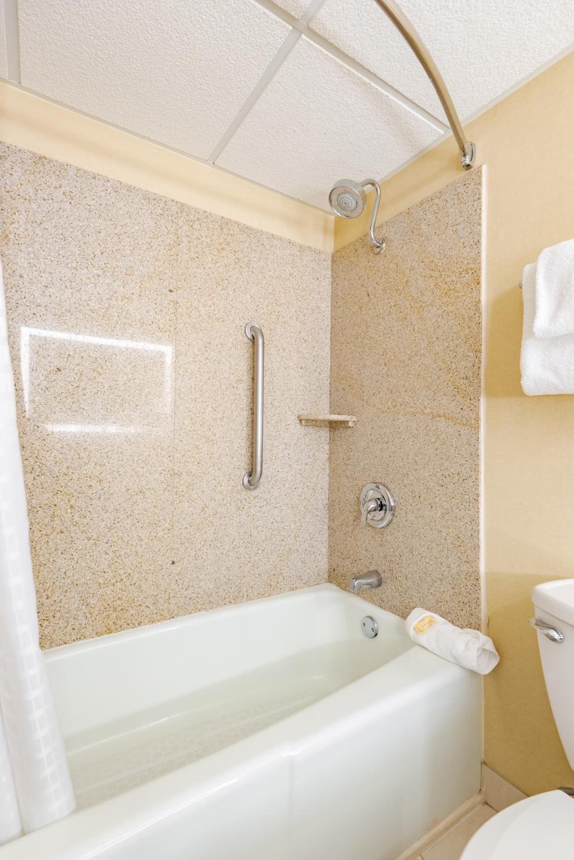 Wyndham Omaha Hotel - West Dodge gallery photo in Omaha, NE — image 21