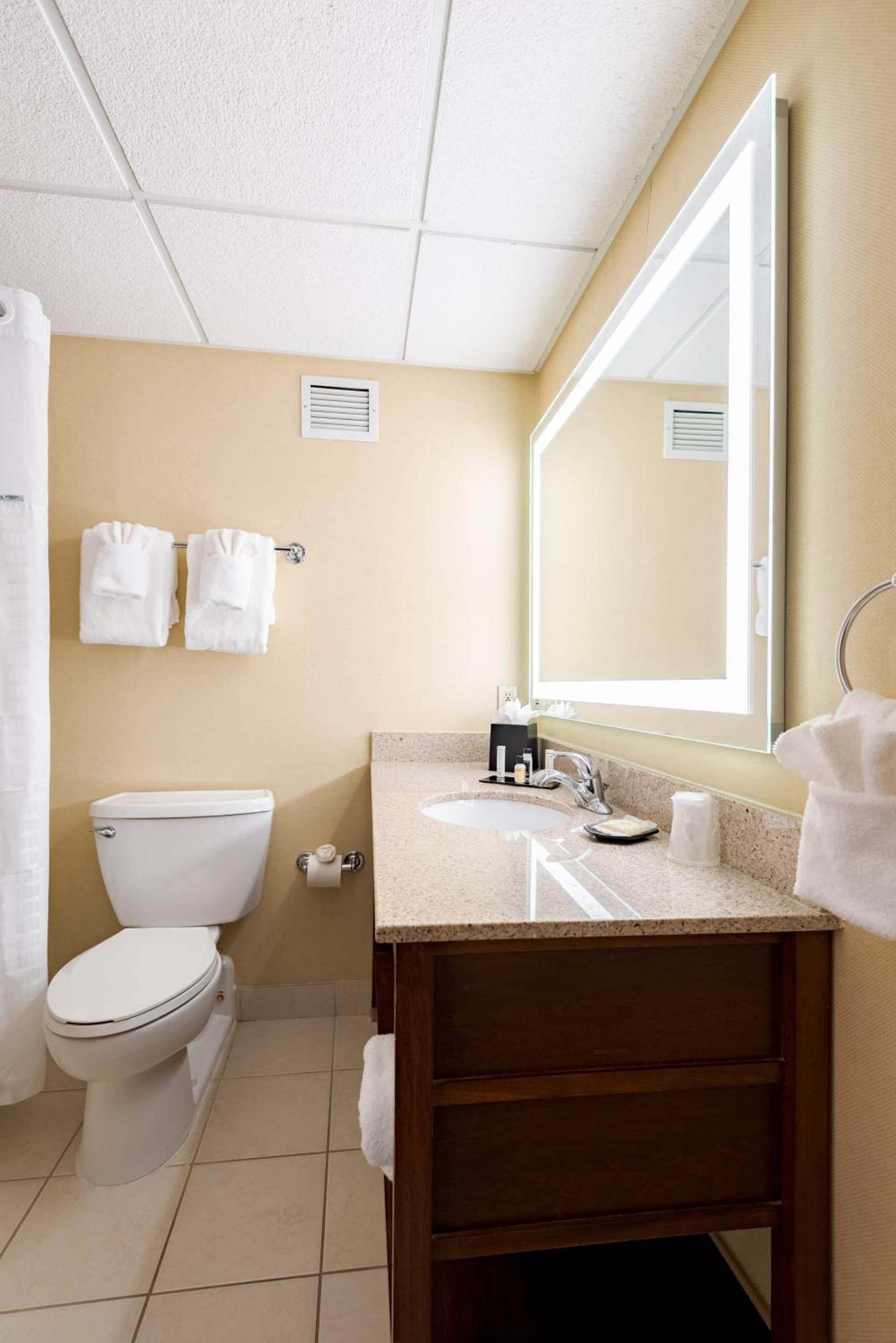 Wyndham Omaha Hotel - West Dodge gallery photo in Omaha, NE — image 24