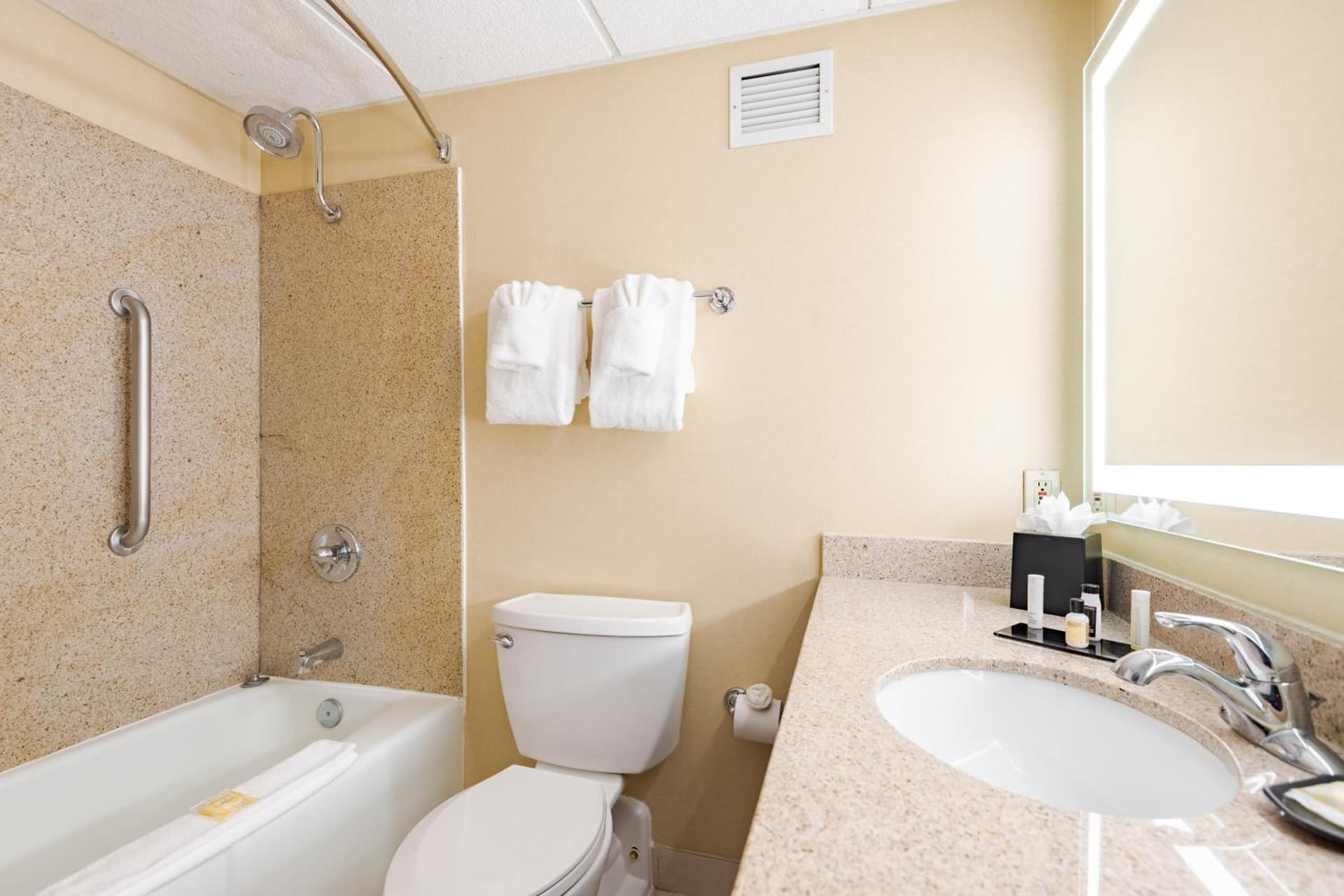 Wyndham Omaha Hotel - West Dodge gallery photo in Omaha, NE — image 18