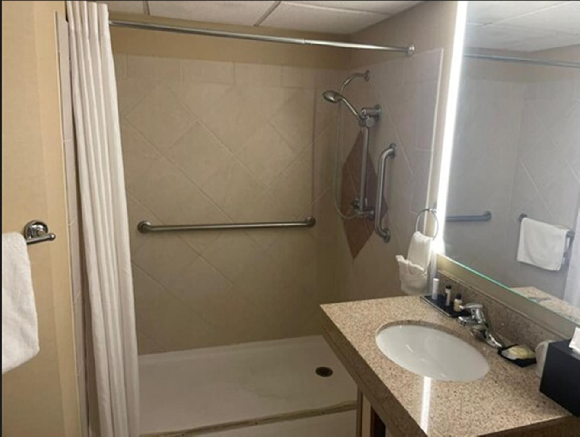 Wyndham Omaha Hotel - West Dodge gallery photo in Omaha, NE — image 6