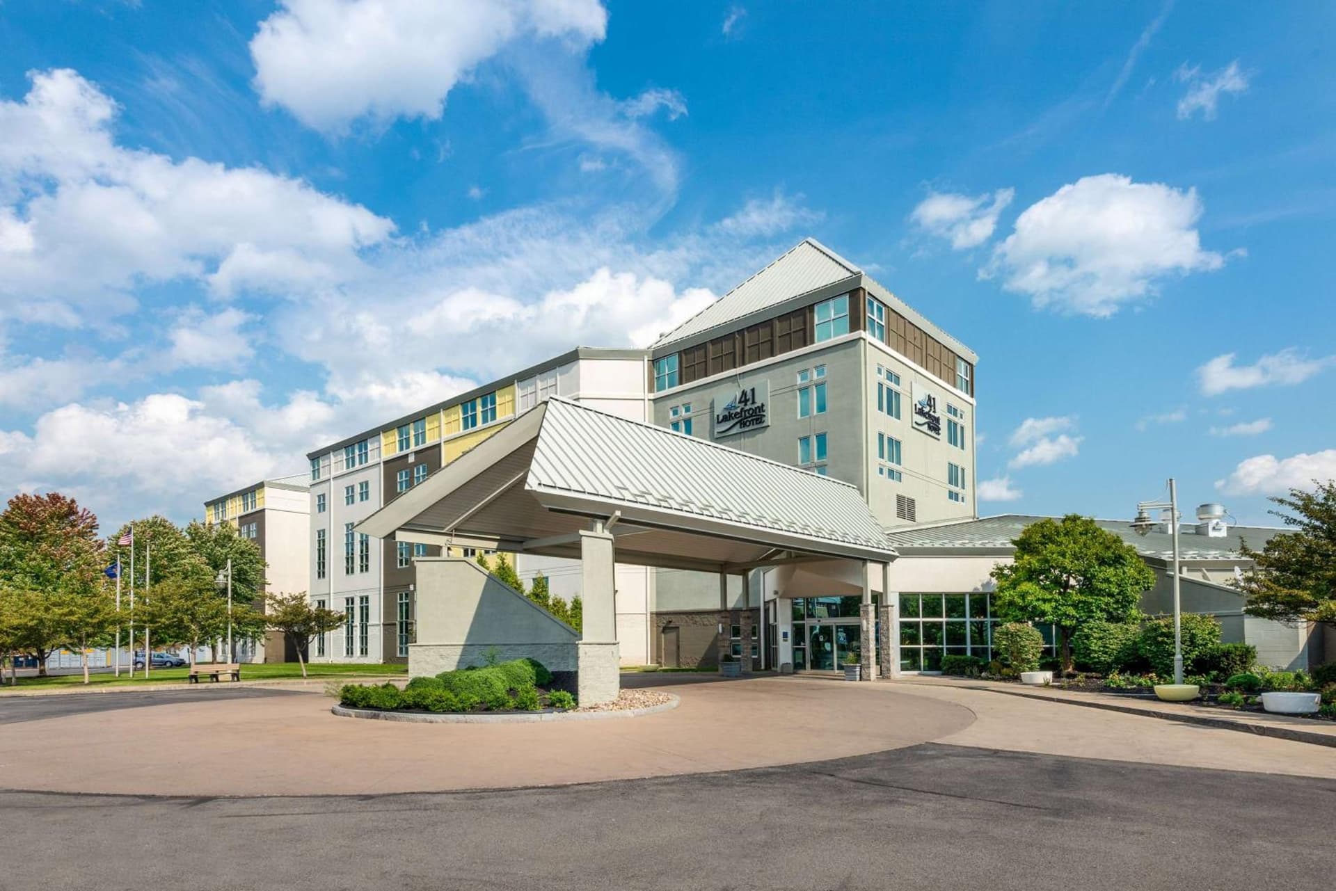 41 Lakefront Hotel, Trademark Collection by Wyndham property views in Geneva, NY — gallery photo 3