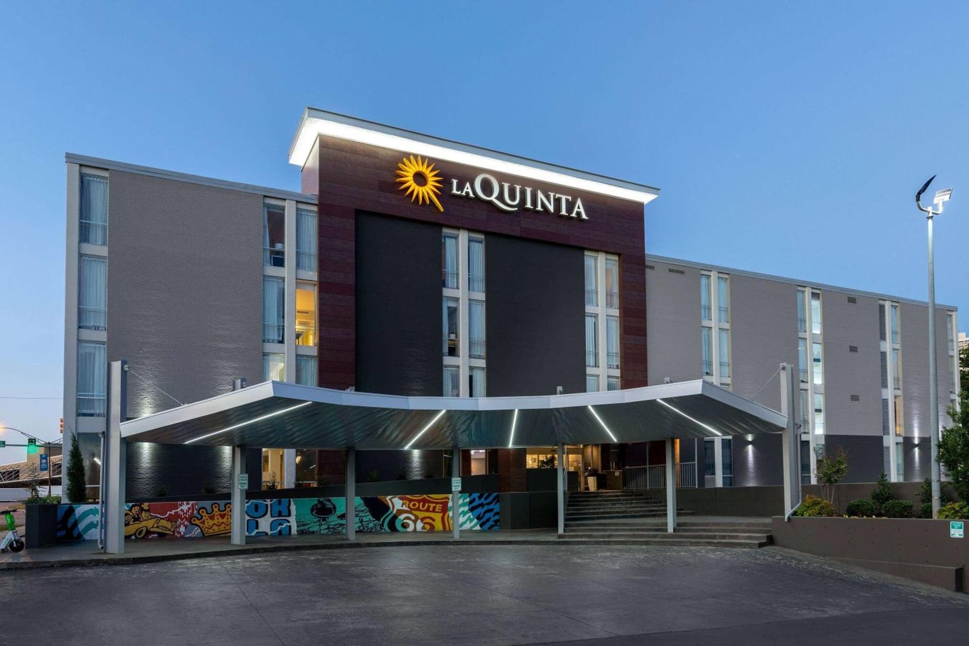La Quinta Inn & Suites by Wyndham Tulsa Downtown - Route 66 gallery photo in Tulsa, OK — image 13