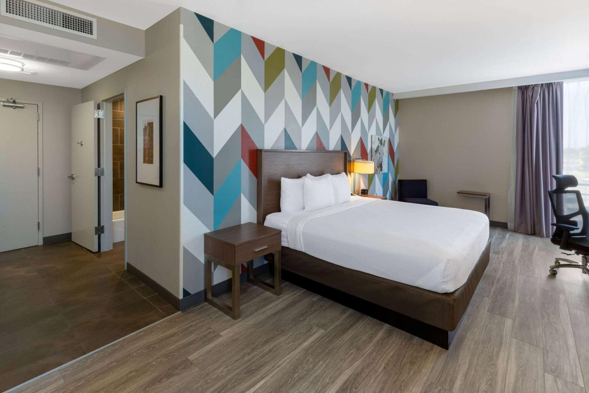 La Quinta Inn & Suites by Wyndham Tulsa Downtown - Route 66 gallery photo in Tulsa, OK — image 9