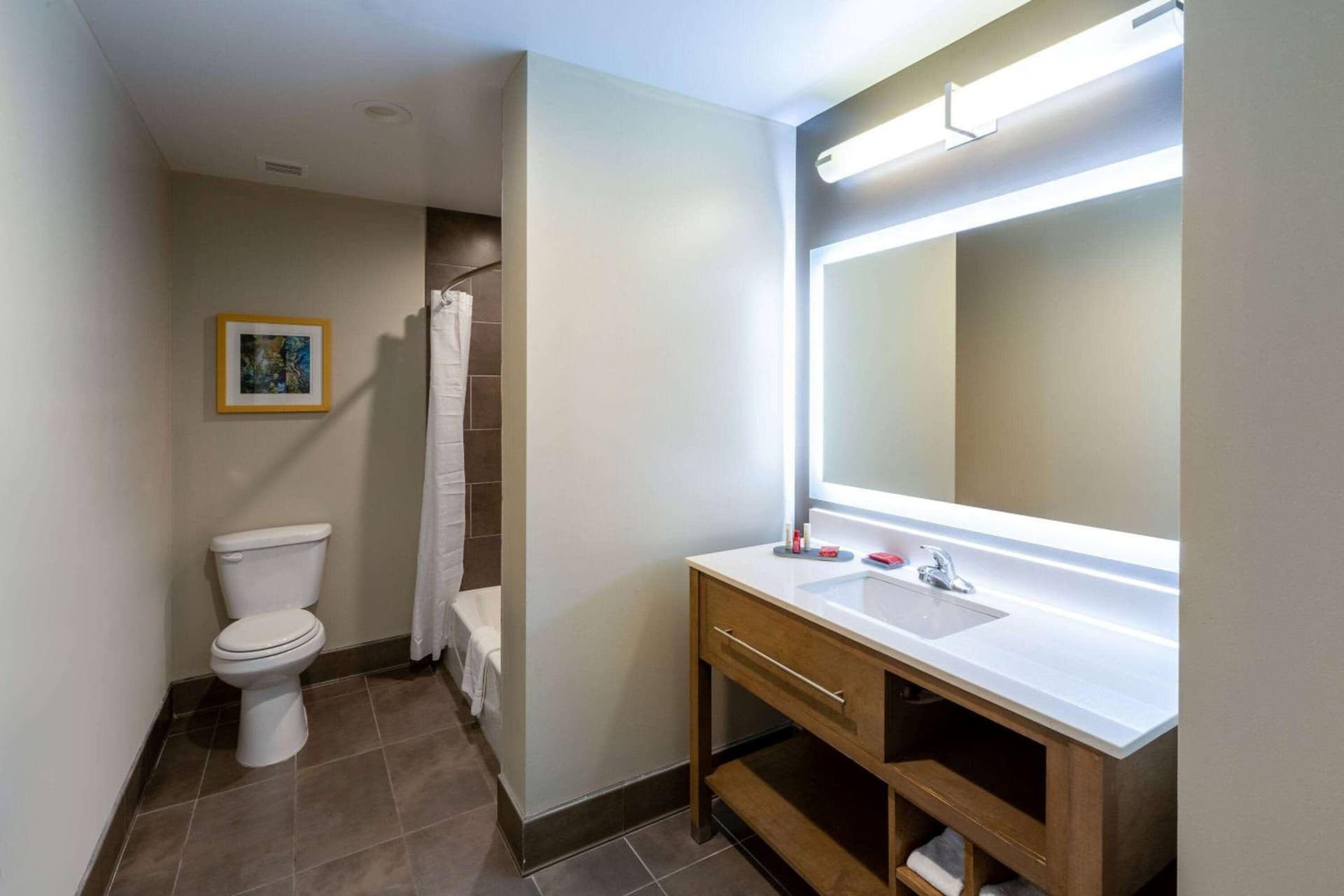 La Quinta Inn & Suites by Wyndham Tulsa Downtown - Route 66 gallery photo in Tulsa, OK — image 8