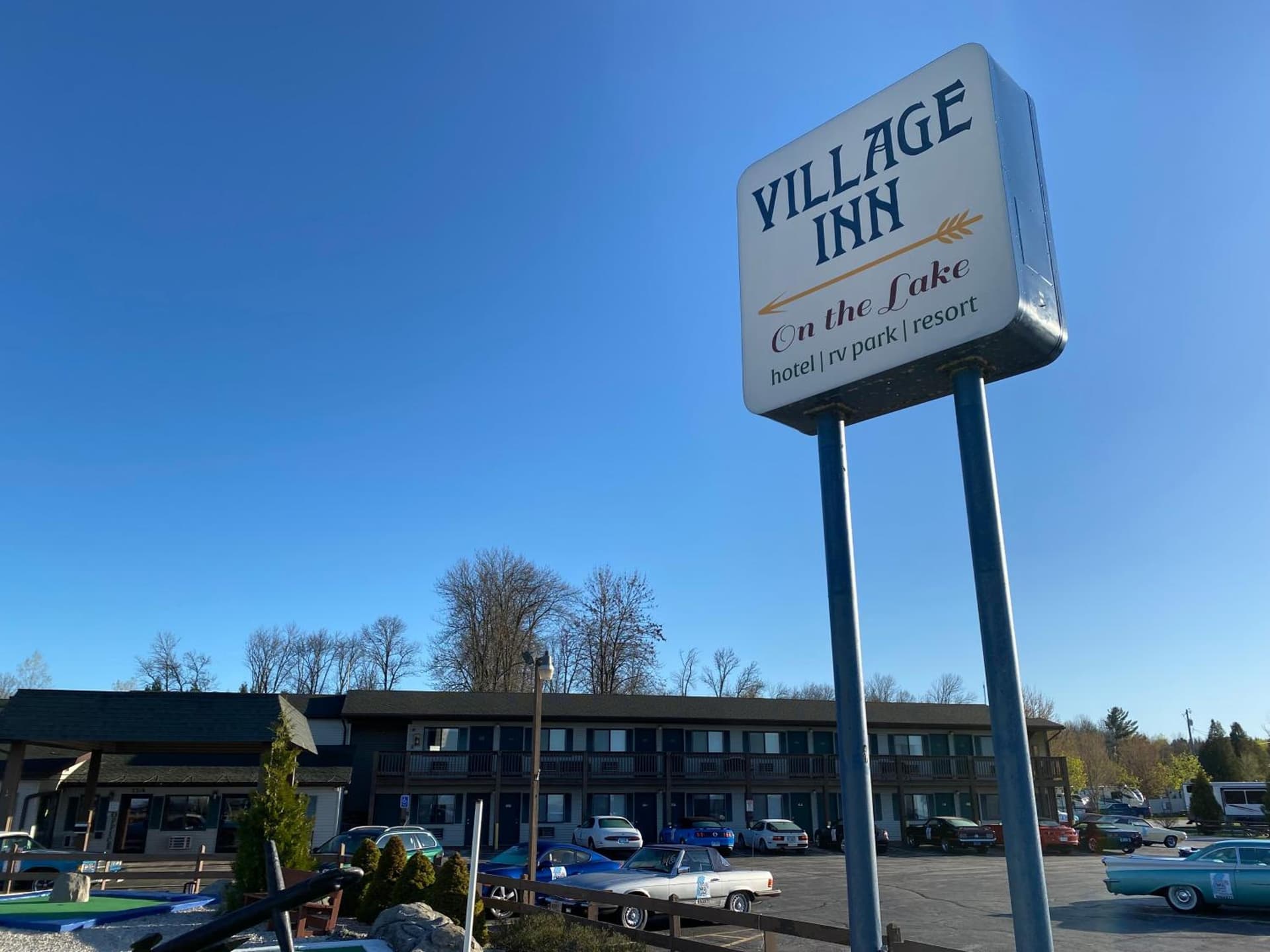 Village Inn on the Lake featured exterior or lobby in Two Rivers, WI — similar hotel