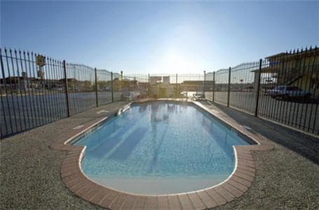 Americas Best Value Inn New Braunfels gallery photo in New Braunfels, TX — image 11
