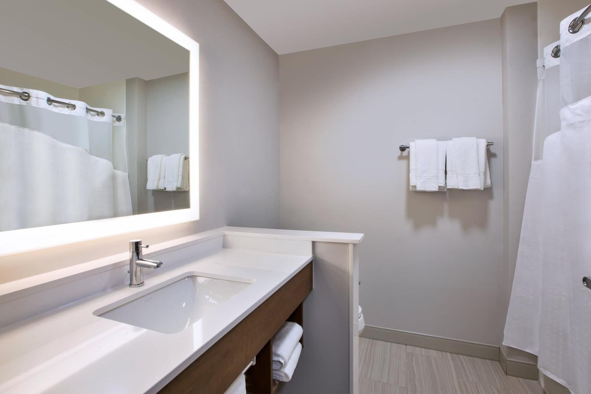 Holiday Inn Express & Suites Wooster by IHG gallery photo in Wooster, OH — image 54