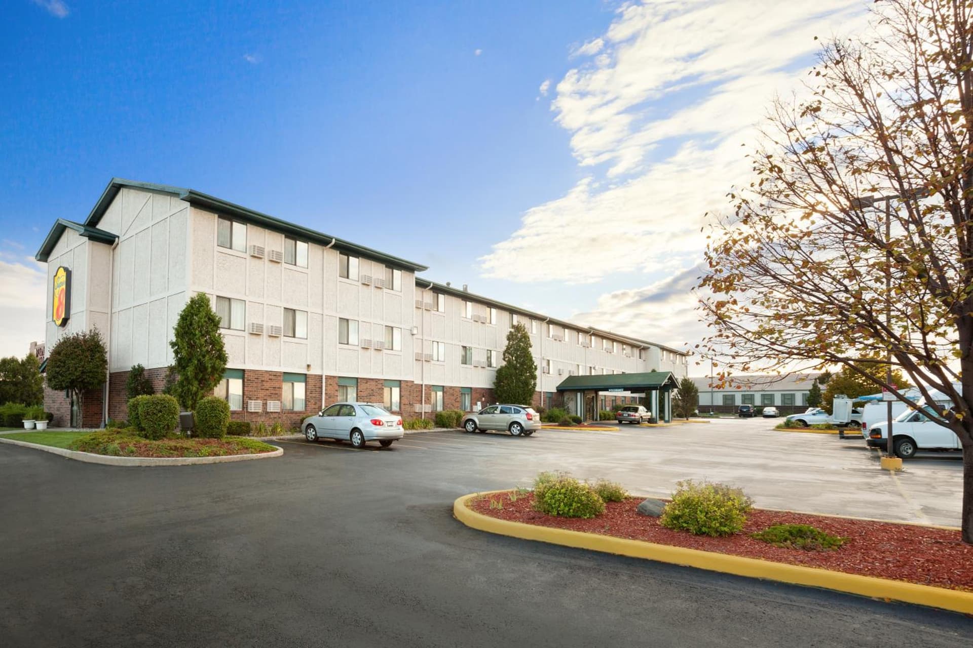 Super 8 by Wyndham Milwaukee Airport gallery photo in Milwaukee, WI — image 18