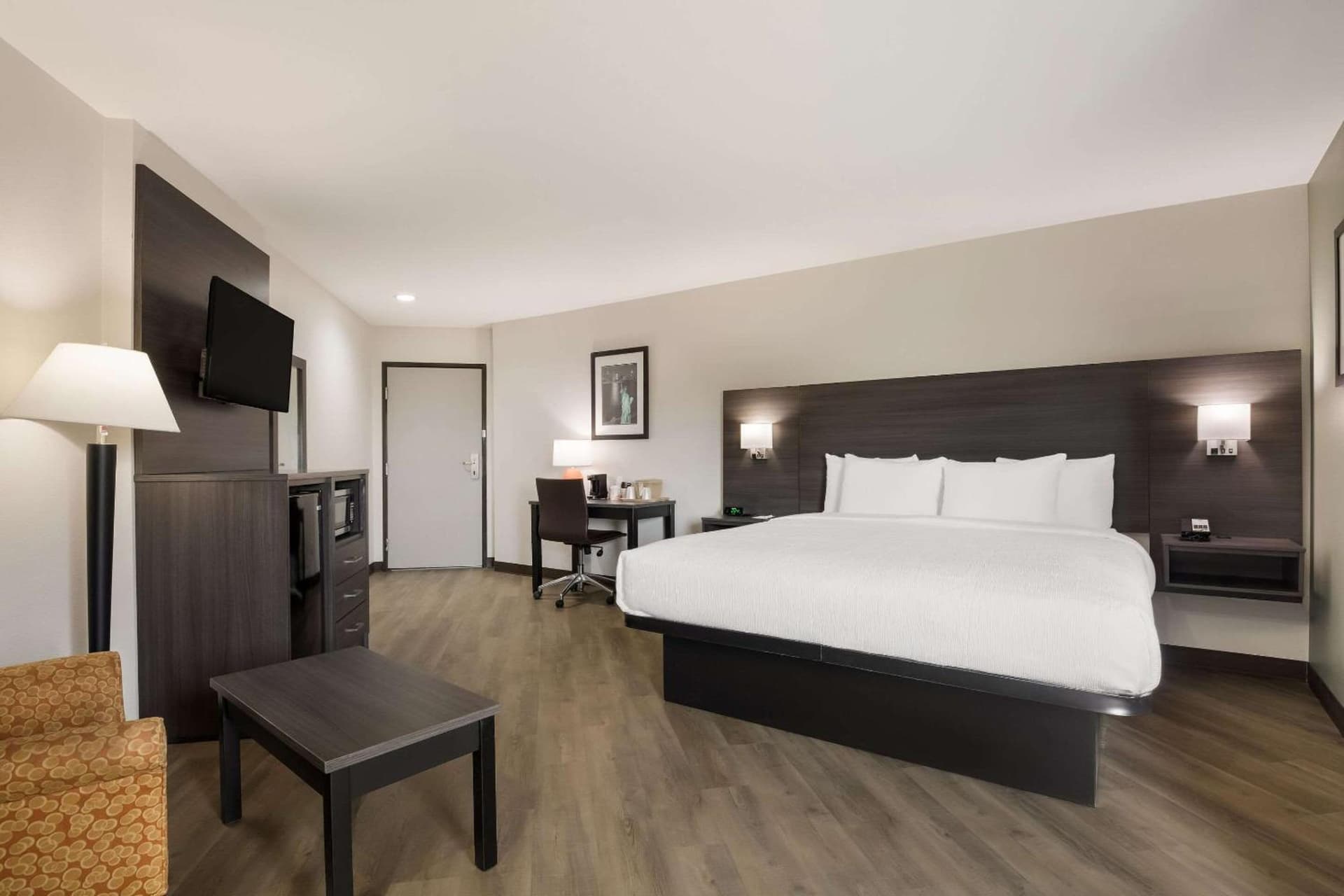 Quality Suites Tulsa I-44 gallery photo in Tulsa, OK — image 8