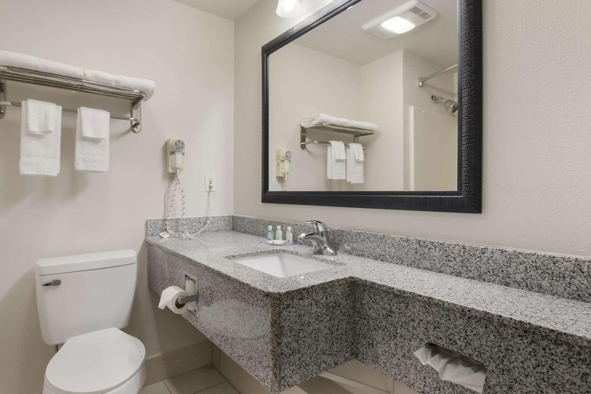 Quality Suites Tulsa I-44 gallery photo in Tulsa, OK — image 17