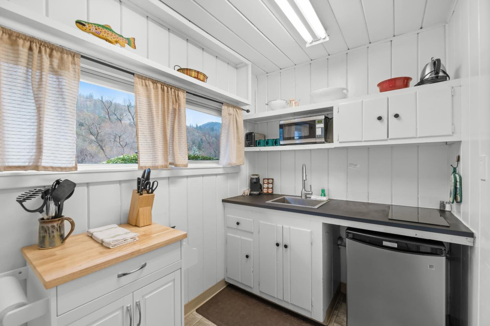 Indian Creek Lodge property views in Douglas City, CA — gallery photo 3