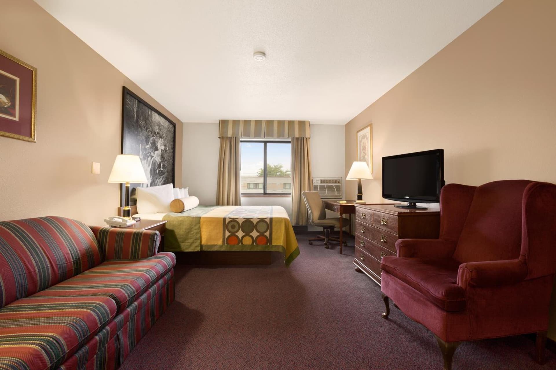 Super 8 by Wyndham Milwaukee Airport gallery photo in Milwaukee, WI — image 25