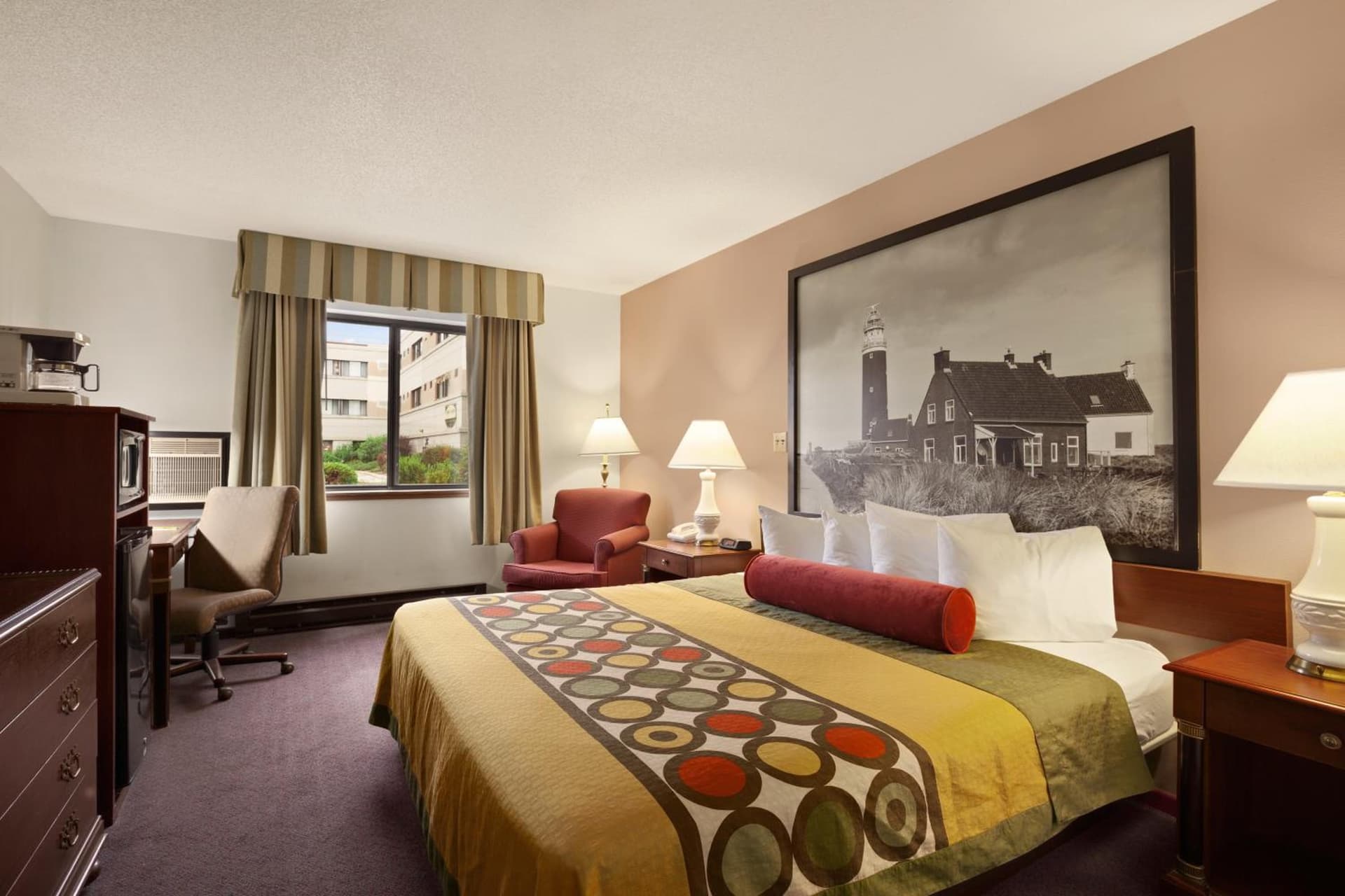 Super 8 by Wyndham Milwaukee Airport gallery photo in Milwaukee, WI — image 8