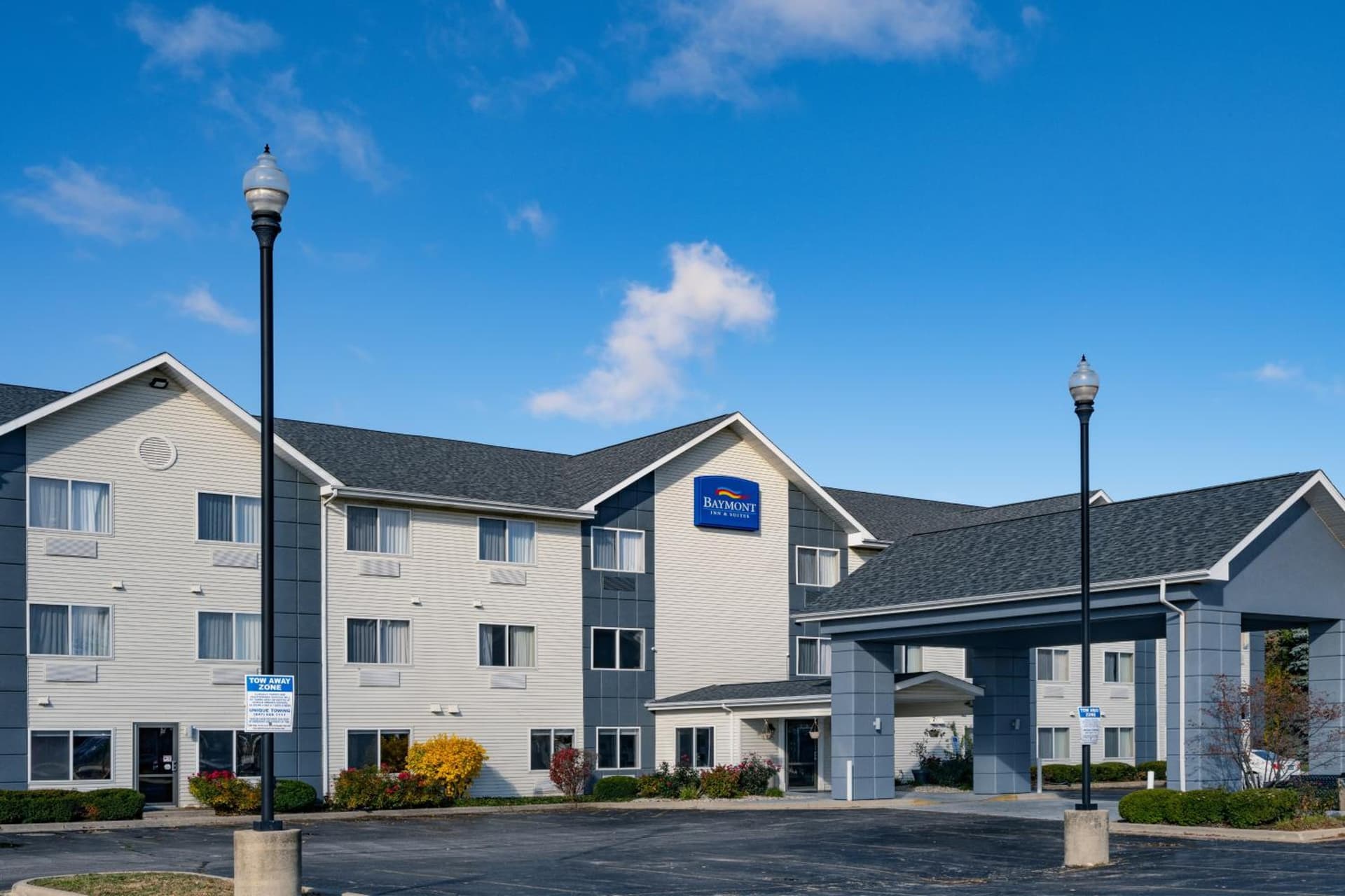 Baymont by Wyndham Gurnee featured exterior or lobby in Gurnee, IL — similar hotel