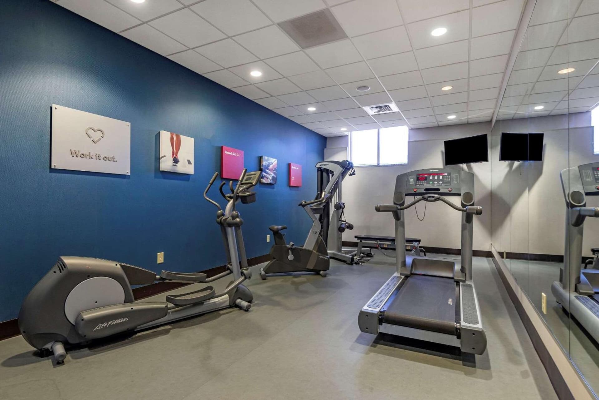 Comfort Suites Huntersville near Lake Norman gallery photo in Huntersville, NC — image 29