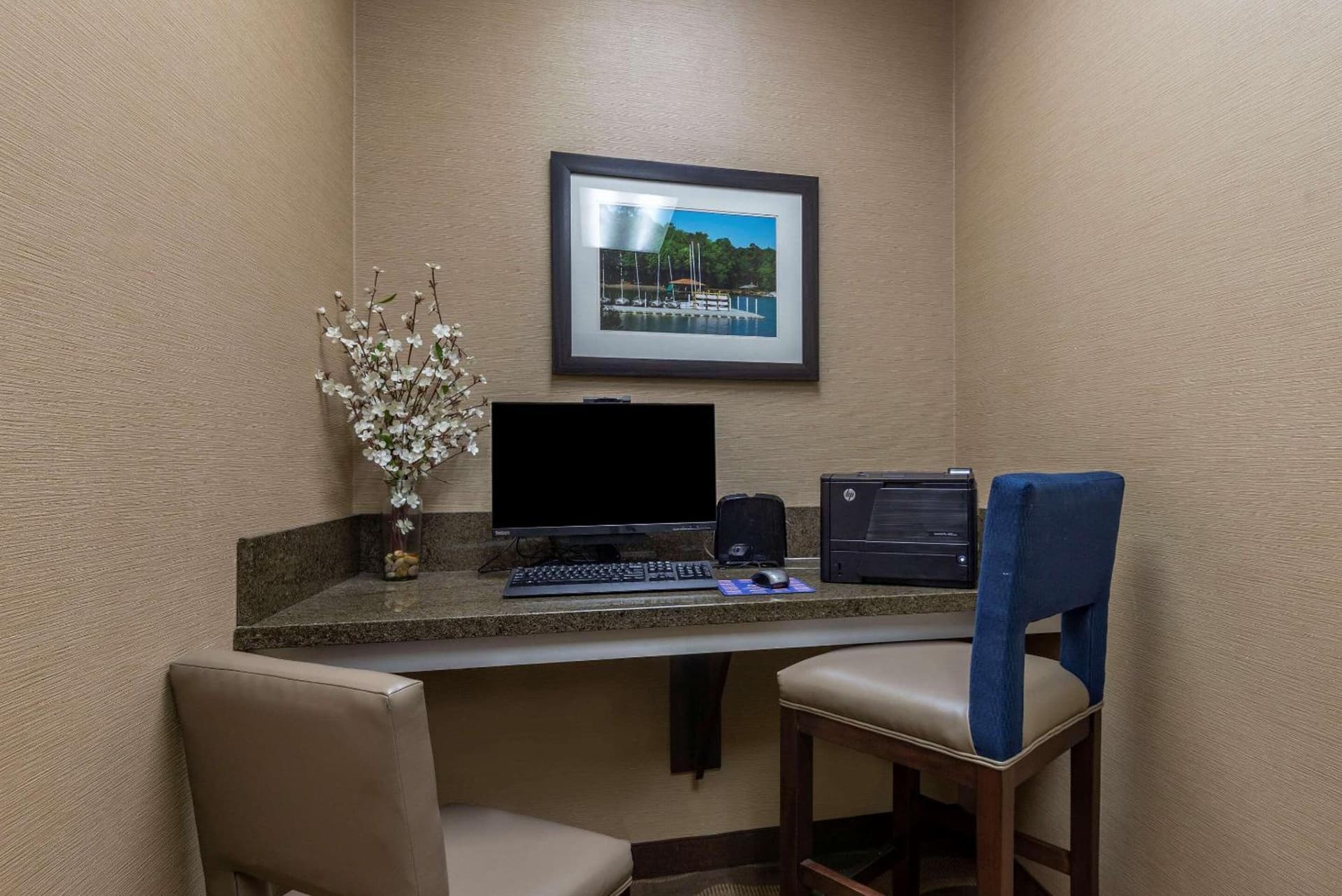 Comfort Suites Huntersville near Lake Norman gallery photo in Huntersville, NC — image 52