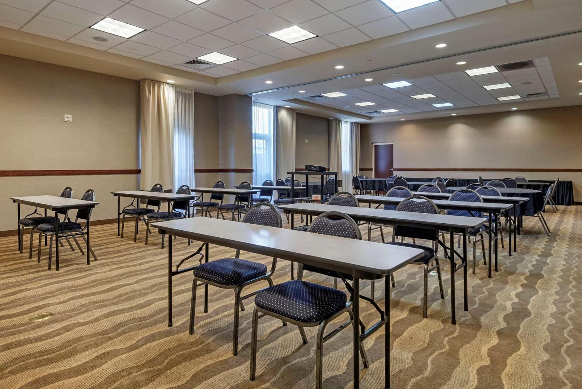Comfort Suites Huntersville near Lake Norman gallery photo in Huntersville, NC — image 51