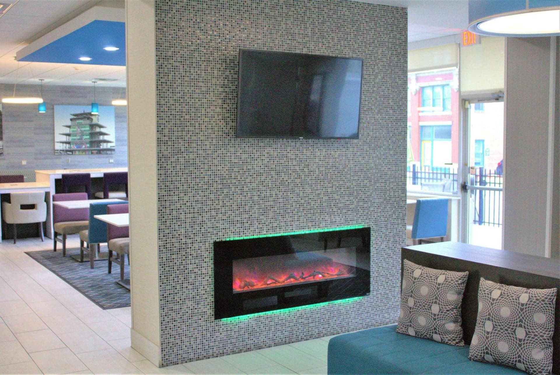 La Quinta Inn & Suites by Wyndham Indianapolis Downtown gallery photo in Indianapolis, IN — image 12
