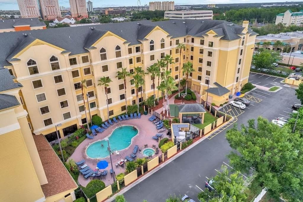Great Condo Incredible Location featured exterior or lobby in Orlando, FL — similar hotel